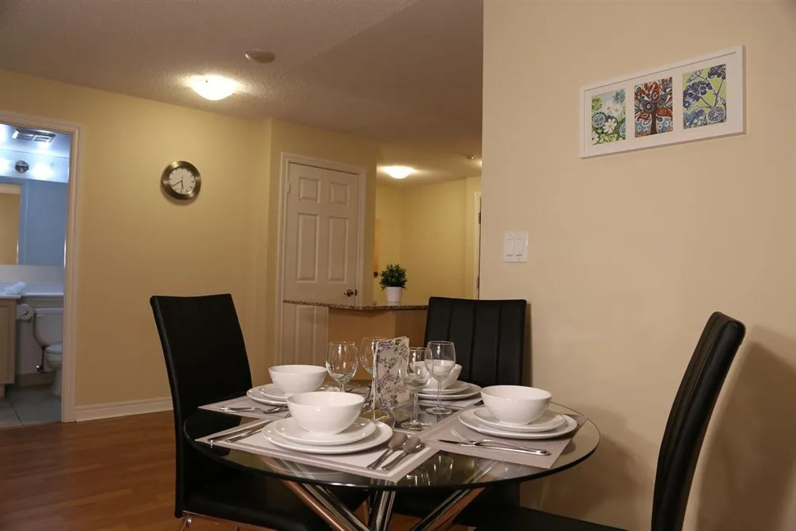 Sarkar Suites - 330 Burnhamthorpe Road