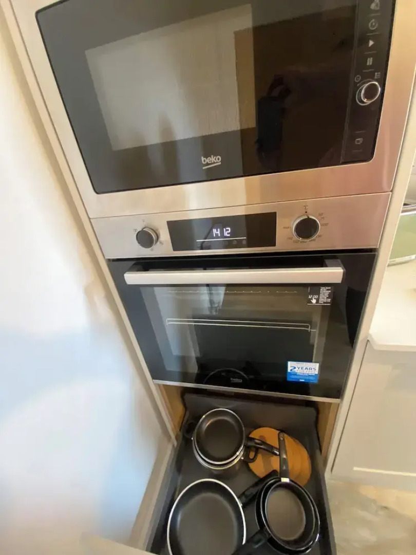 Bright & Spacious, Central for Airport and Glasgow