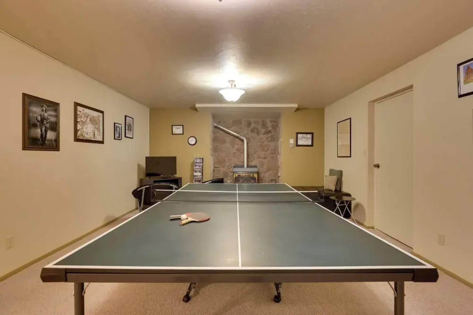 Parowan Escape With 2 Game Rooms, Deck & Yard!