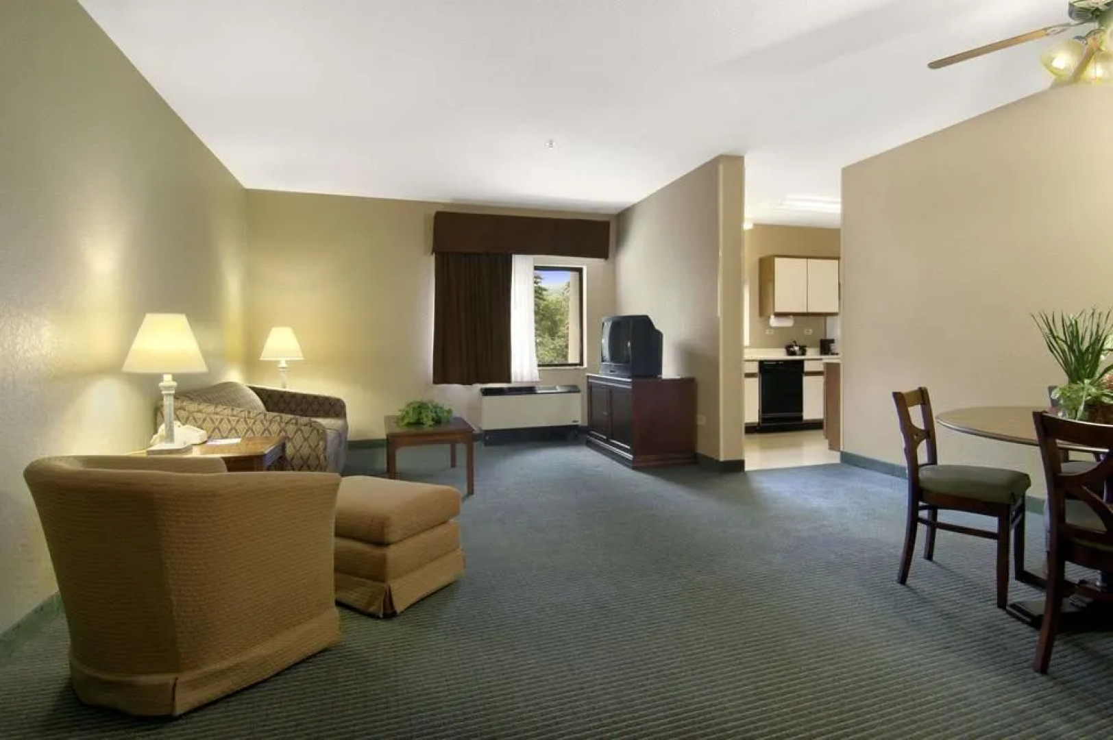 Baymont Inn & Suites Cherokee Smoky Mountains