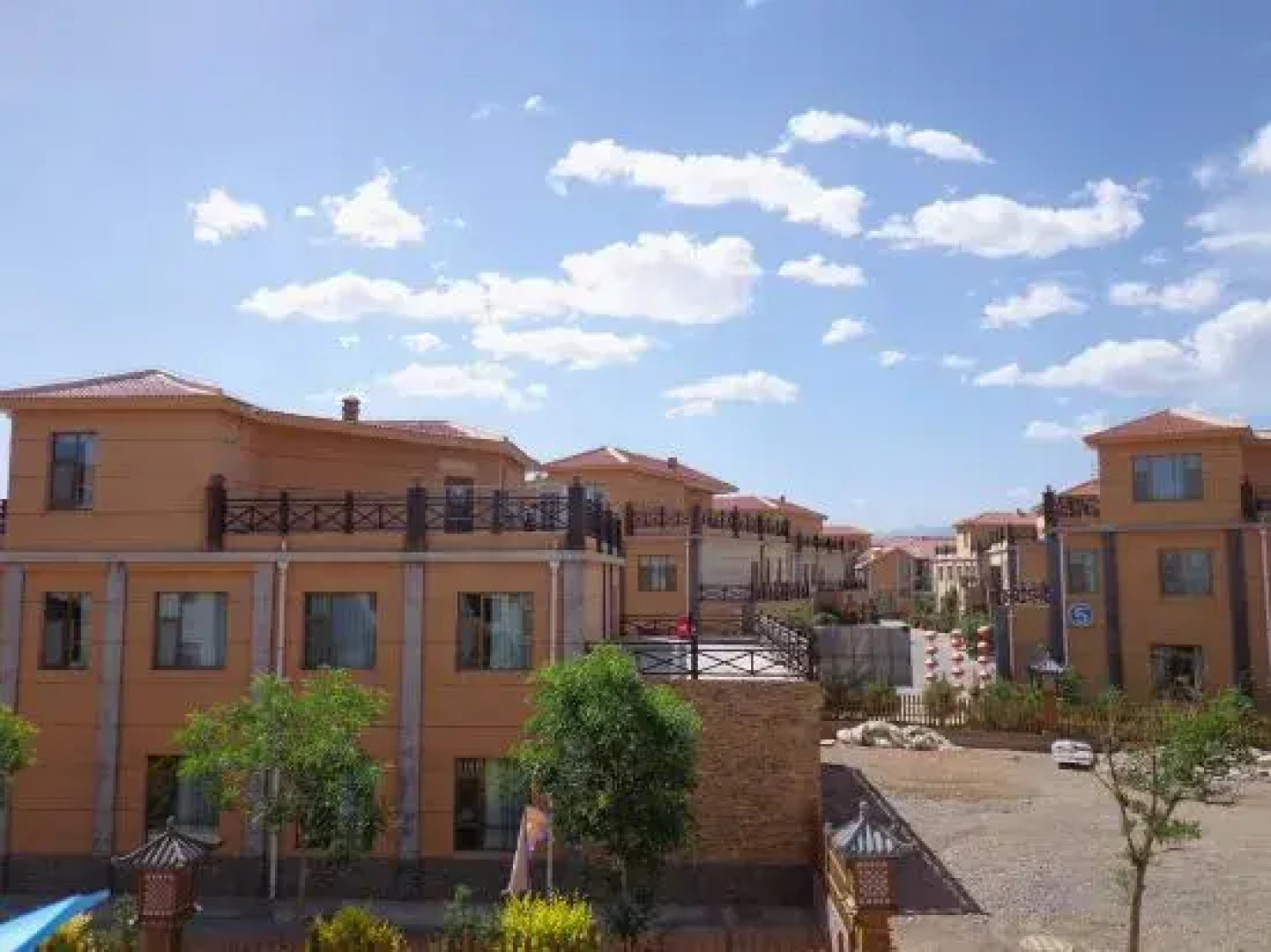 Colorful Danxia Pengxiang Hotel