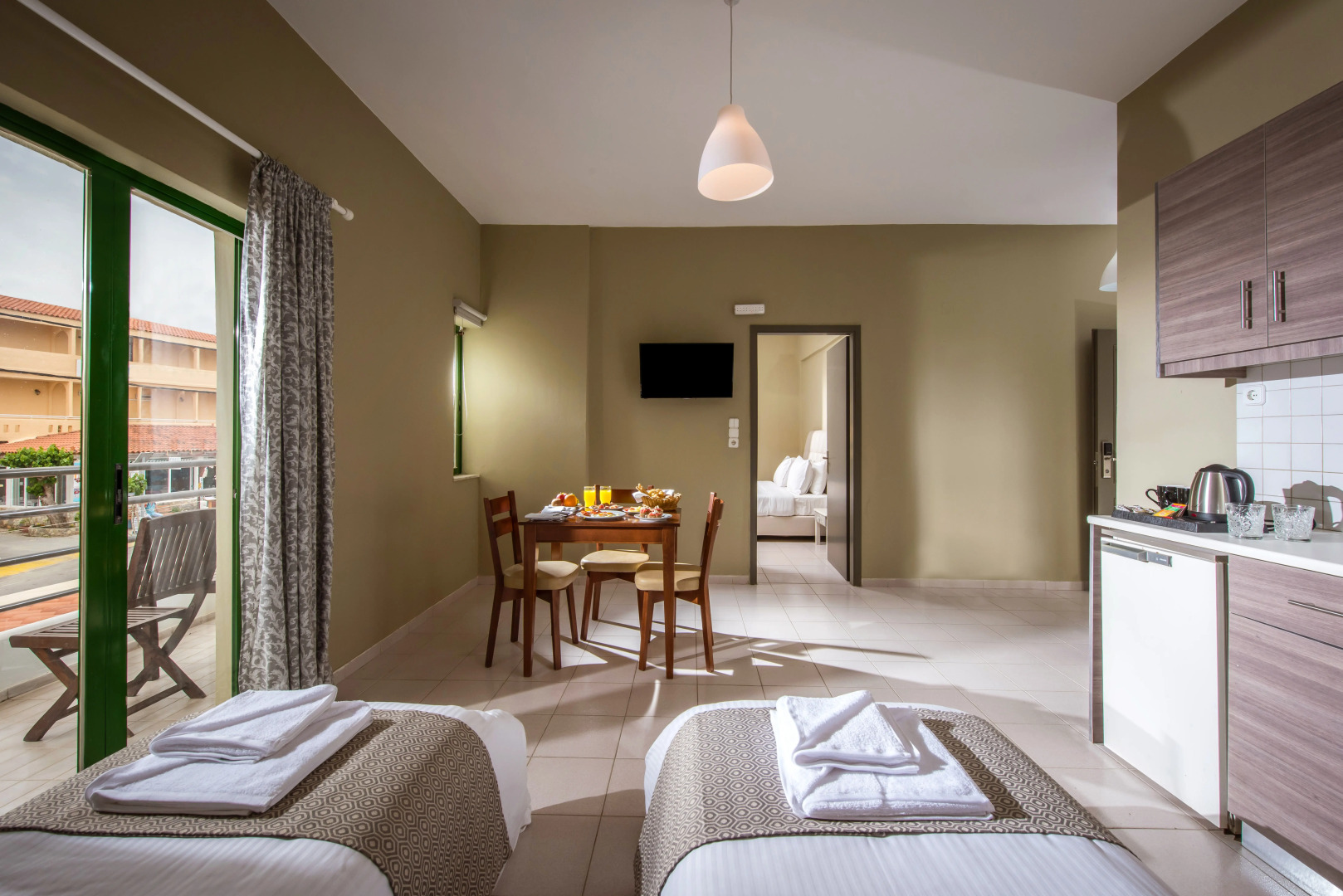 Petousis Hotel & Suites