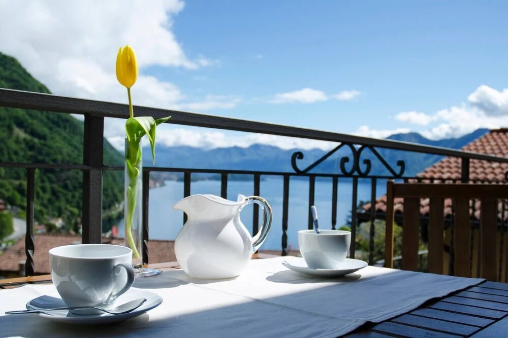 JOIVY Attic on the Lake