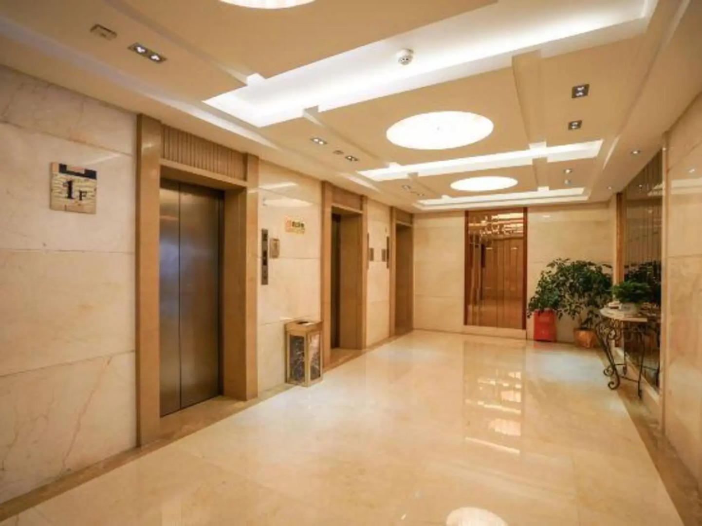 Longchang East Hotel