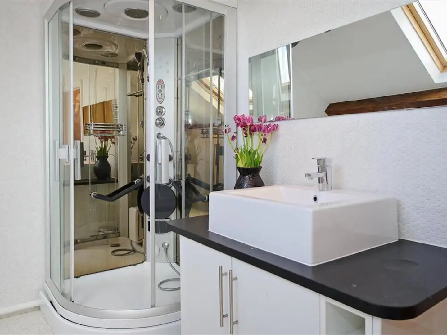 Modern Apartment in Llanbedrog Britain Near Beach