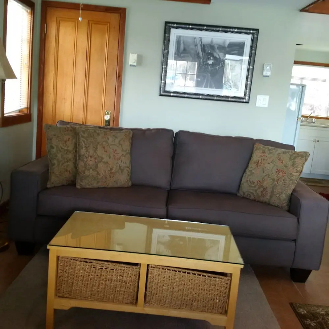 Pink Dishrack Floating Cottage