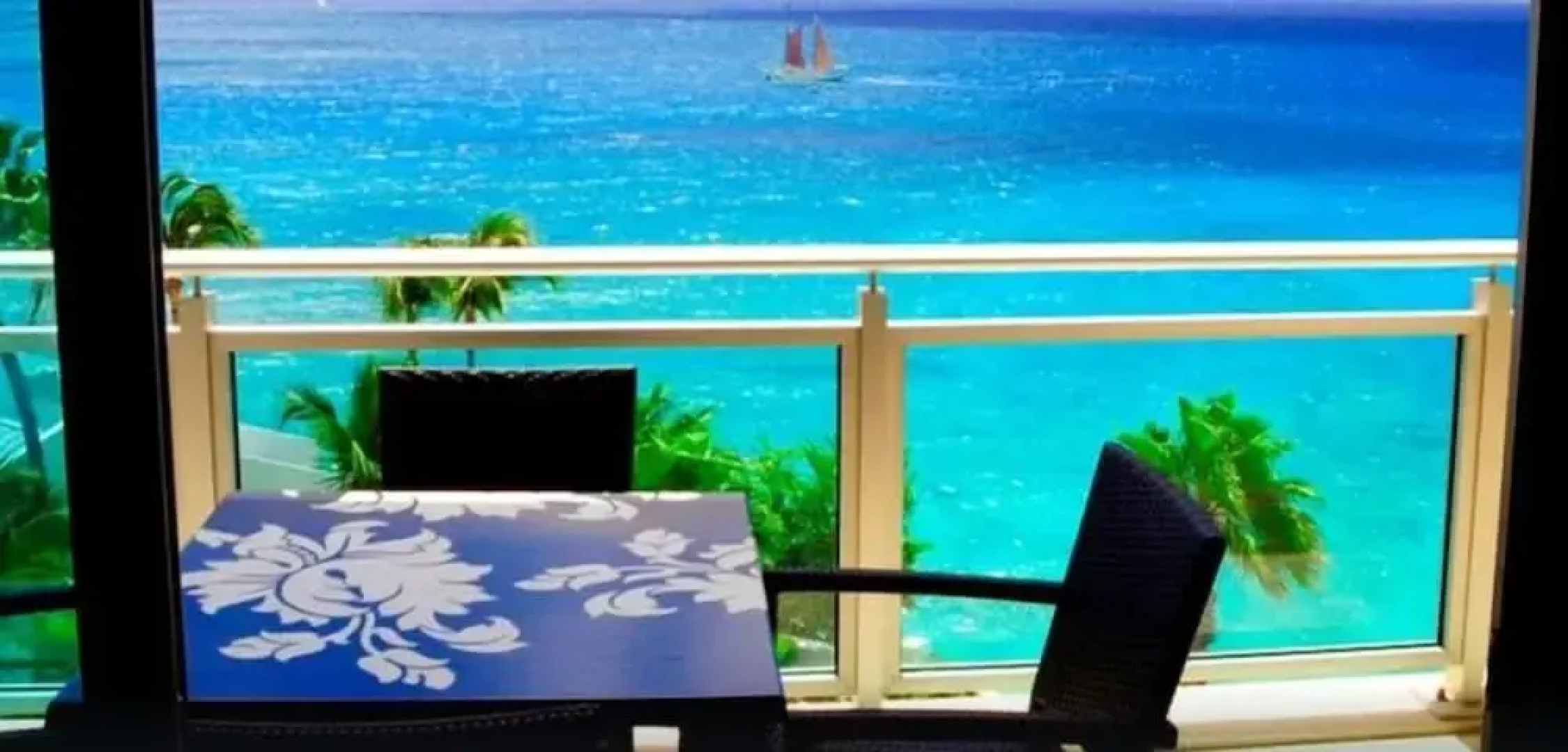 *The CLIFF_ BEACHFRONT and LUXURY MODERN UNIT* C2