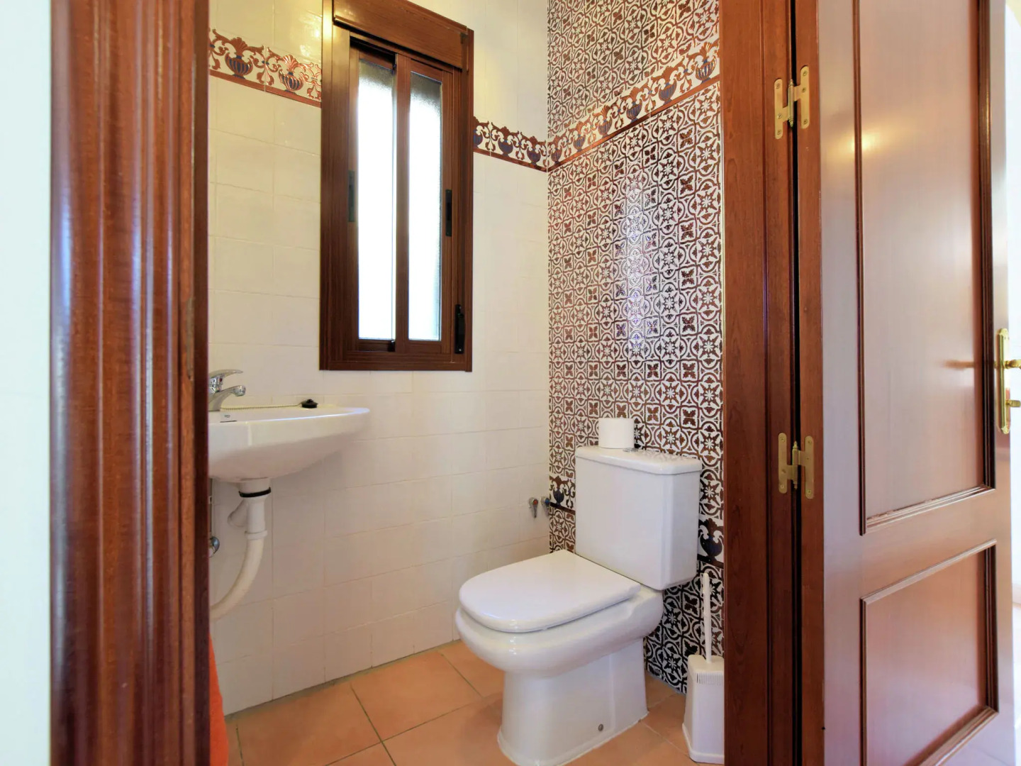 Comfortable luxury villa with private swimming pool and sea view