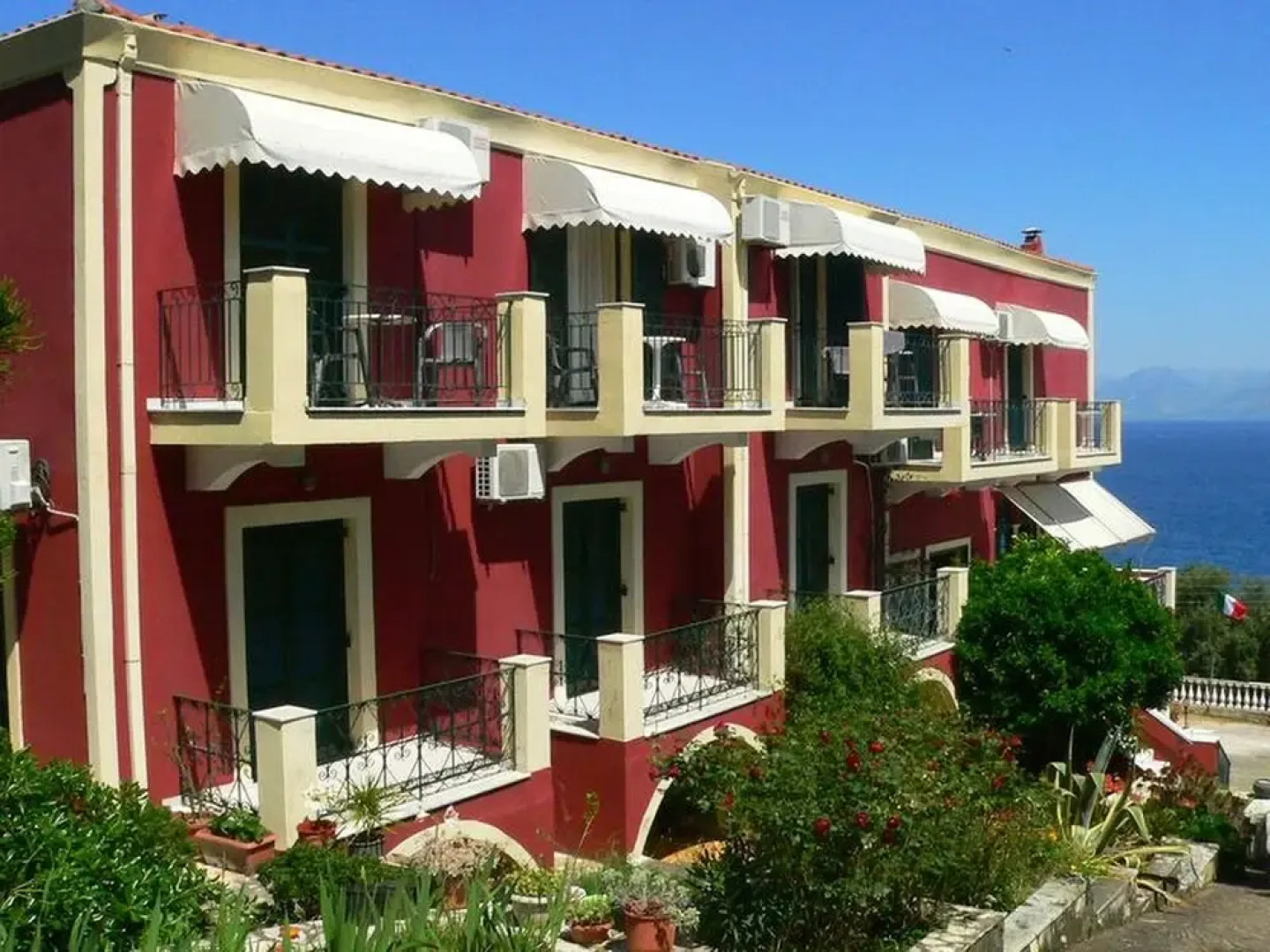 Apraos Bay Hotel In Kalamaki Beach