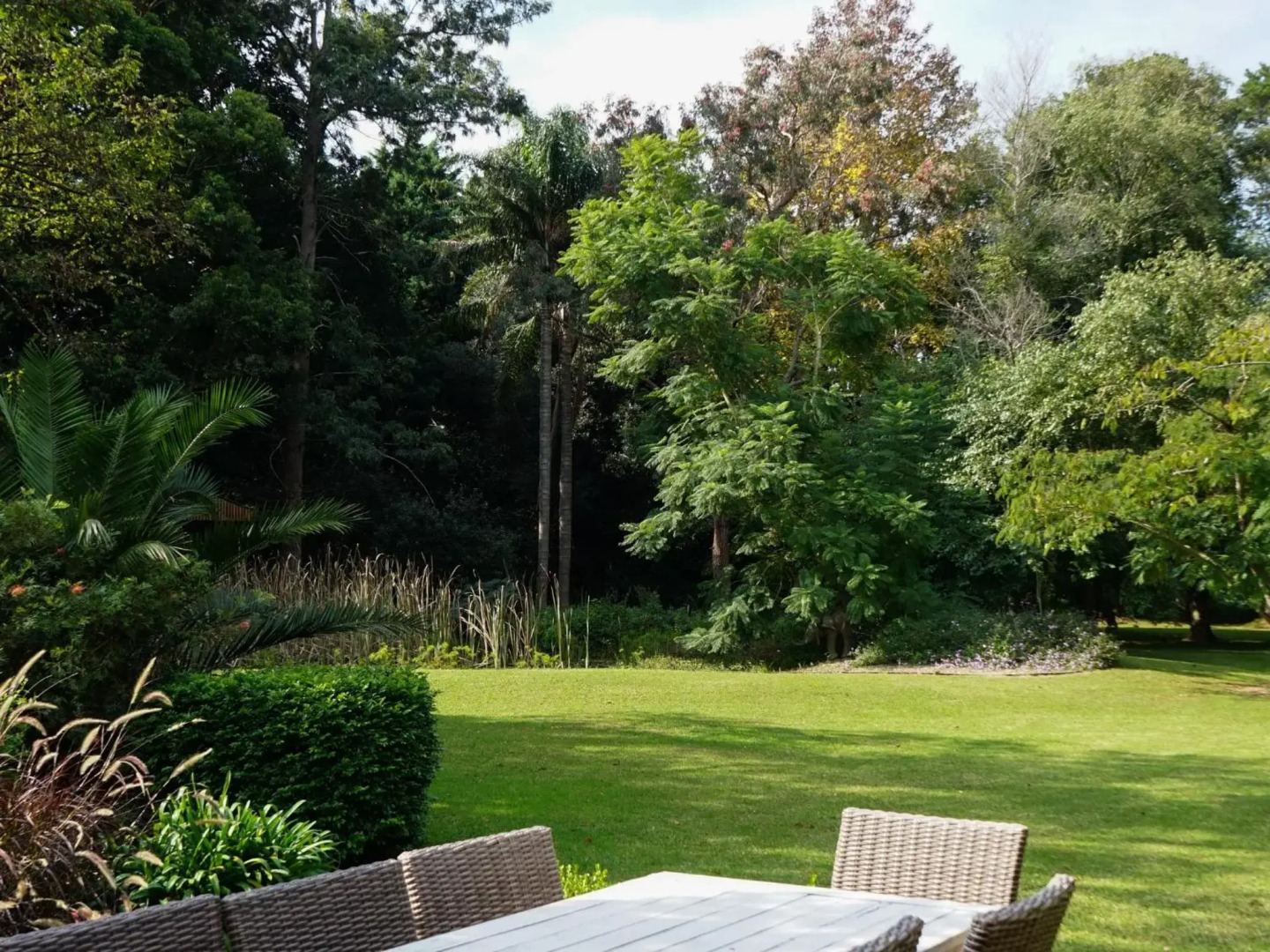 KEVALIER PARK Berry 4pm check out Sundays