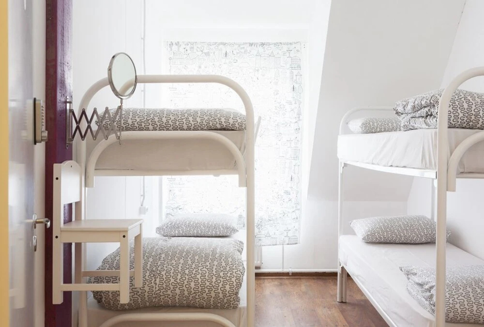 Hostel Petya and the Wolf - V.O.