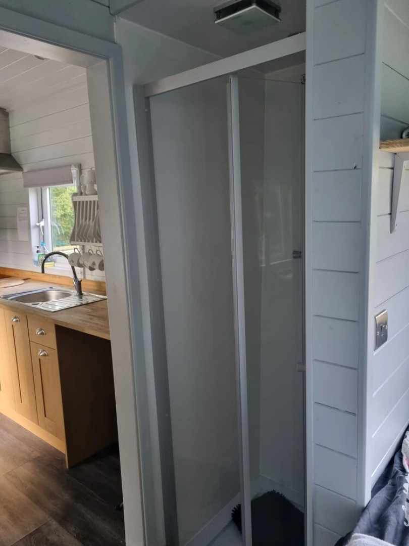 Glamping Hut - Riverview 3