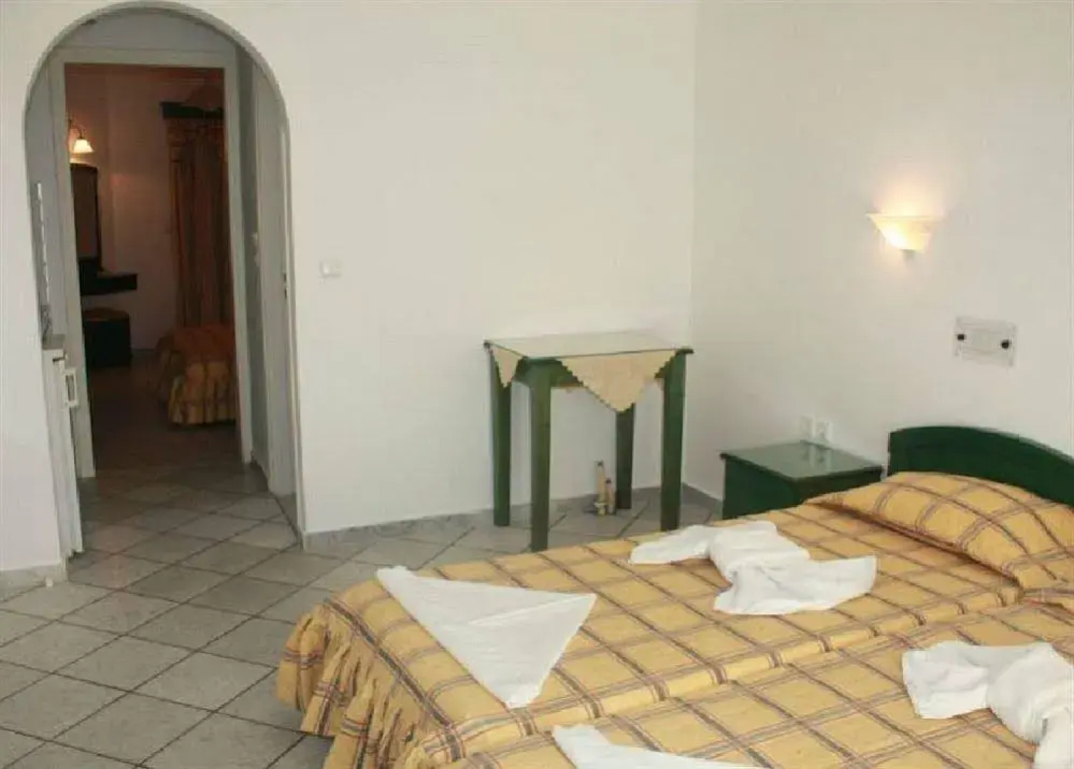 Iades Studios & Apartments