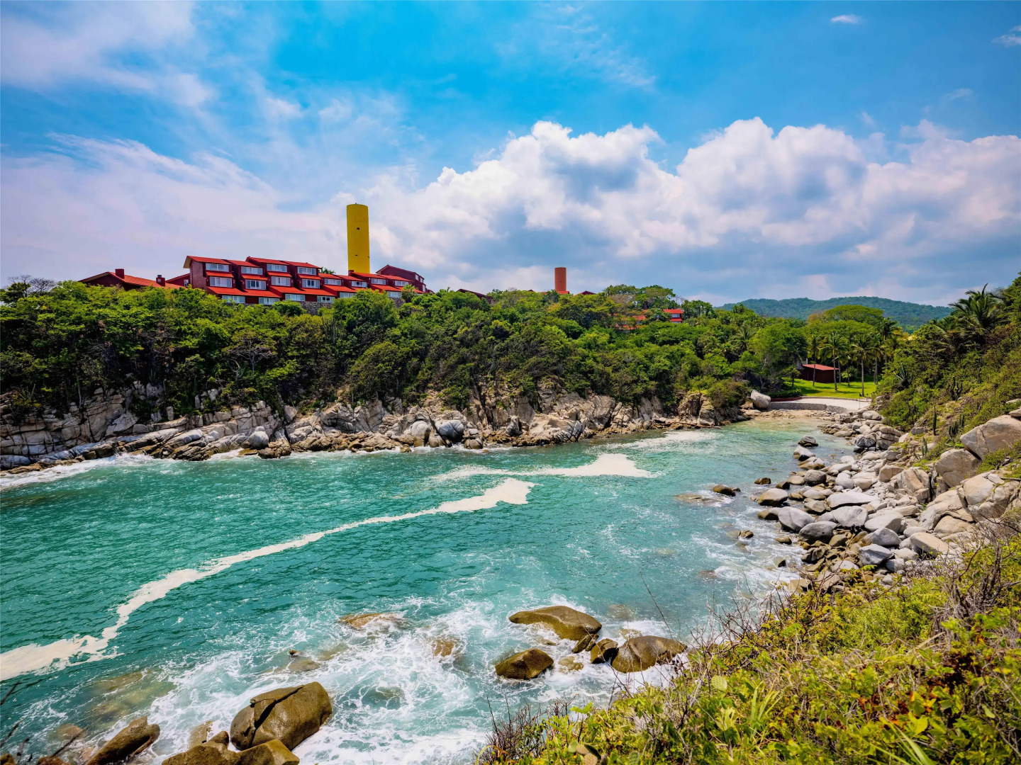 Las Brisas Huatulco – All Inclusive