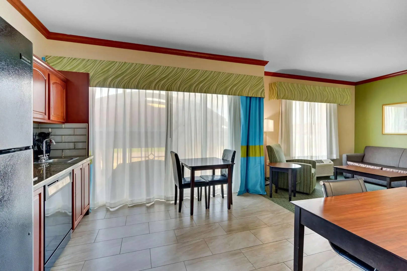 Comfort Inn & Suites