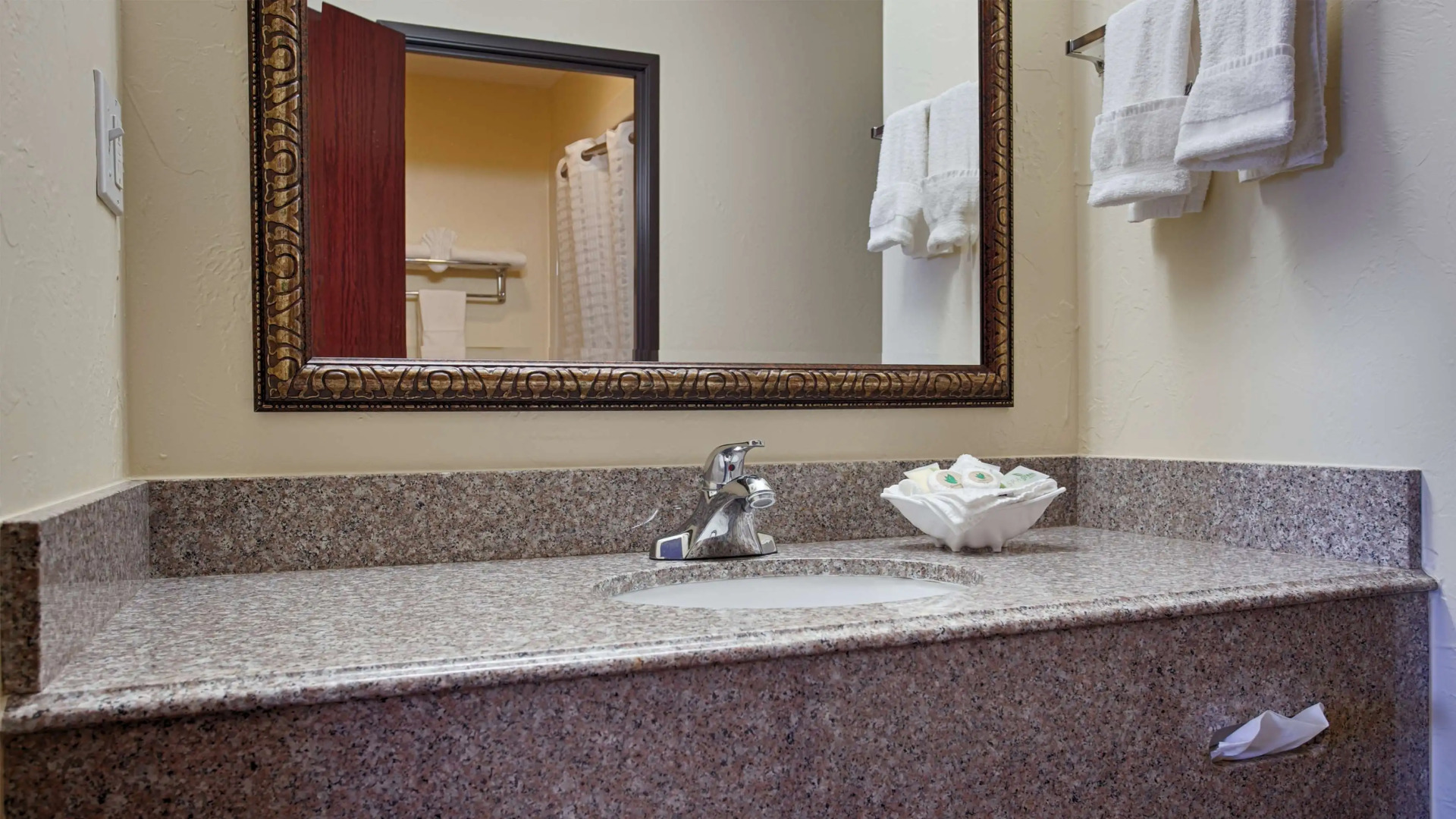 Best Western Greentree Inn & Suites