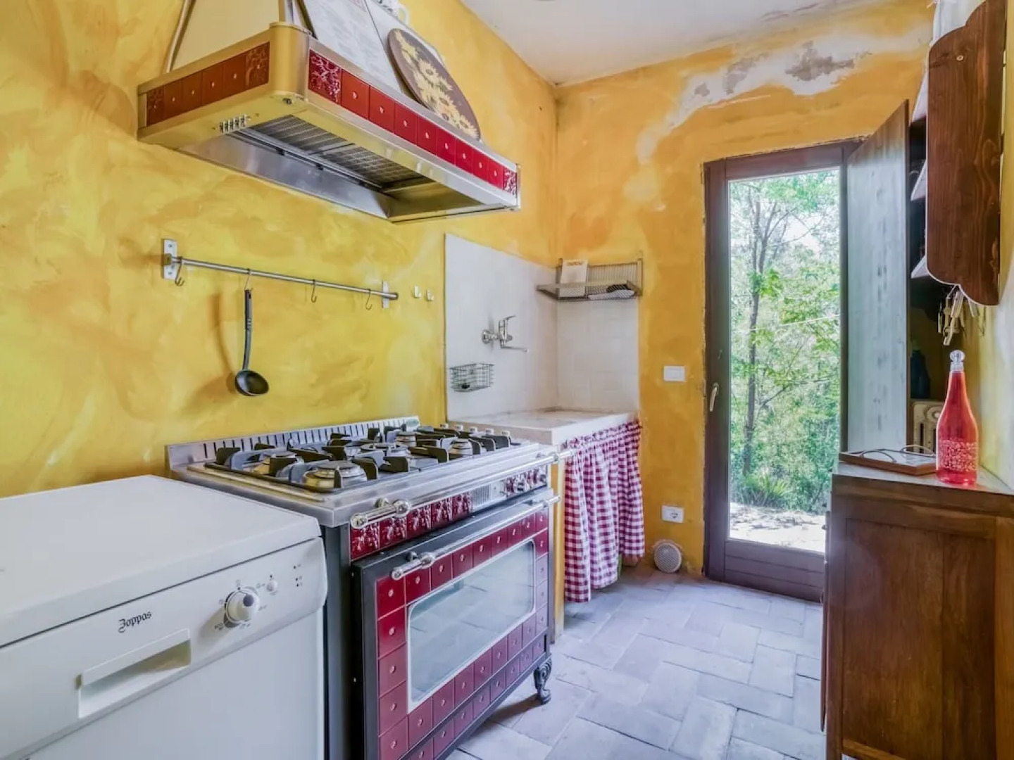 Rustic Home in Santa Vittoria in Matenano FM With Garden