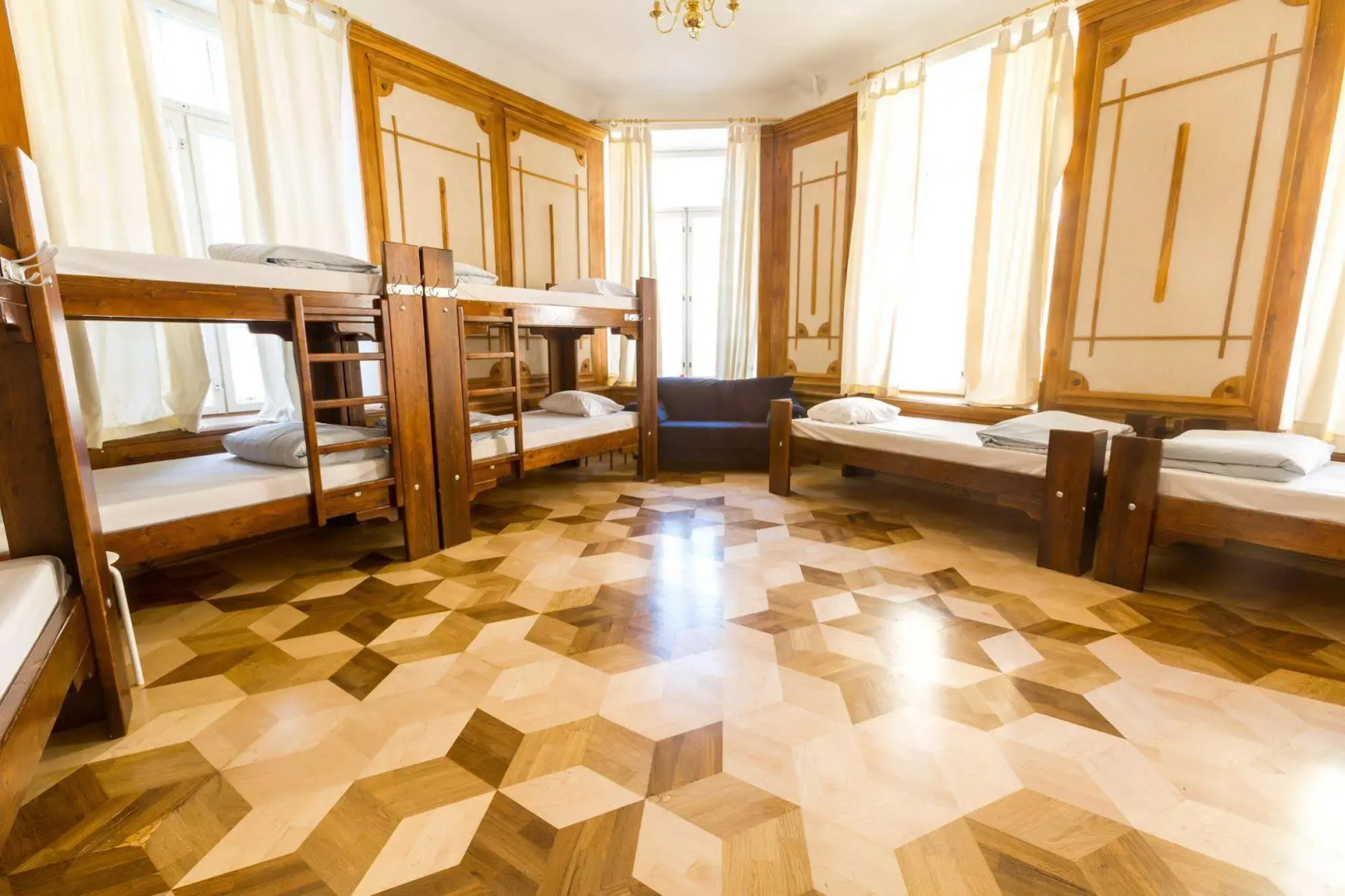 Tallinn Old Town Hostel - Alur