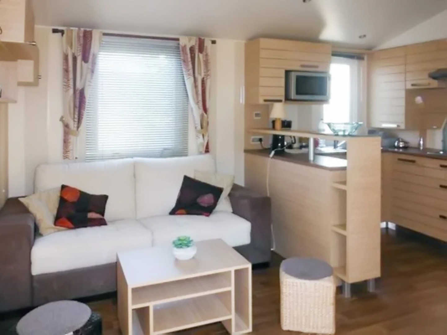 Bungalow With 2 Bedrooms in Puget-sur-argens, With Pool Access and Fur