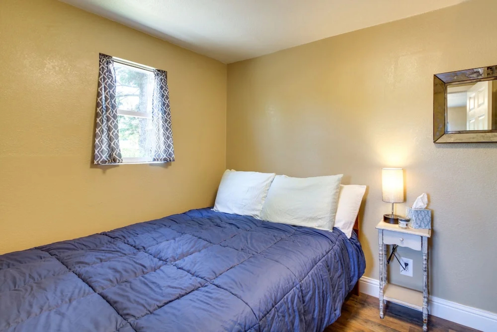 On-site Creek & Fishing: Cozy Coos Bay Retreat!