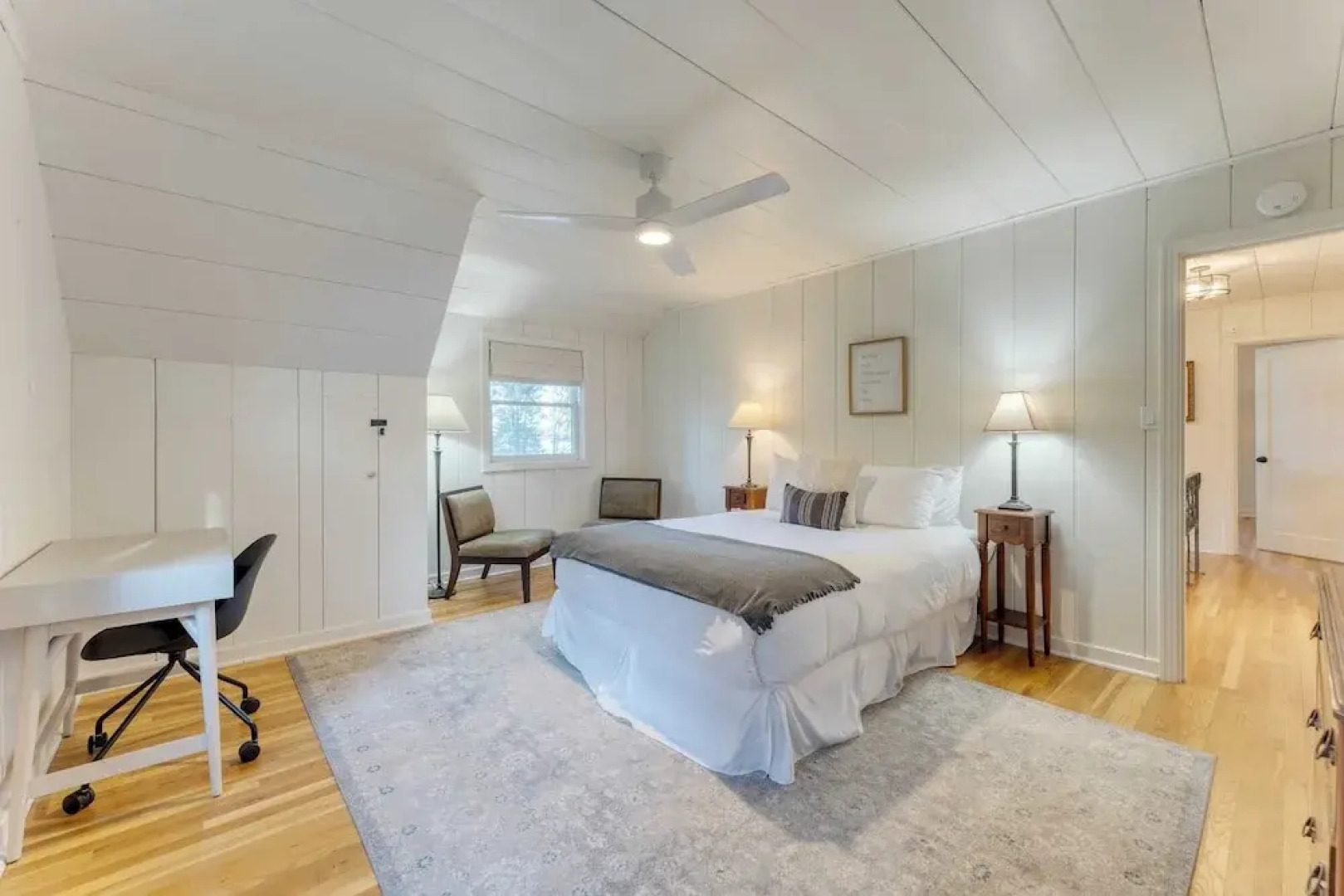 West Shore Lake House by Avantstay Ski Cabin w/ Backyard Sledding Hill!