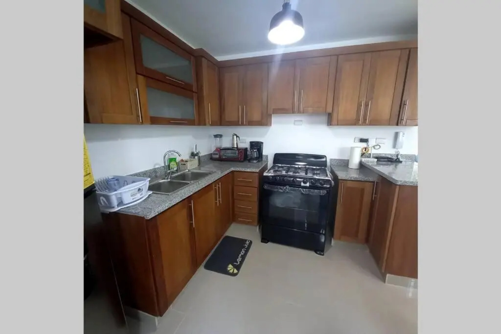 Confortable apartamento de 3 tres habitaciones, con hermosa vista de area verde, ademas de piscinas y juegos infantiles en area recreativa