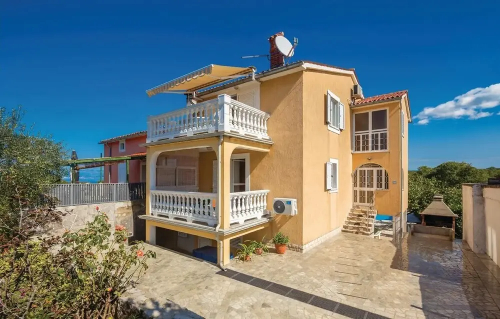 Amazing Home in Poljica With Wifi and 4 Bedrooms