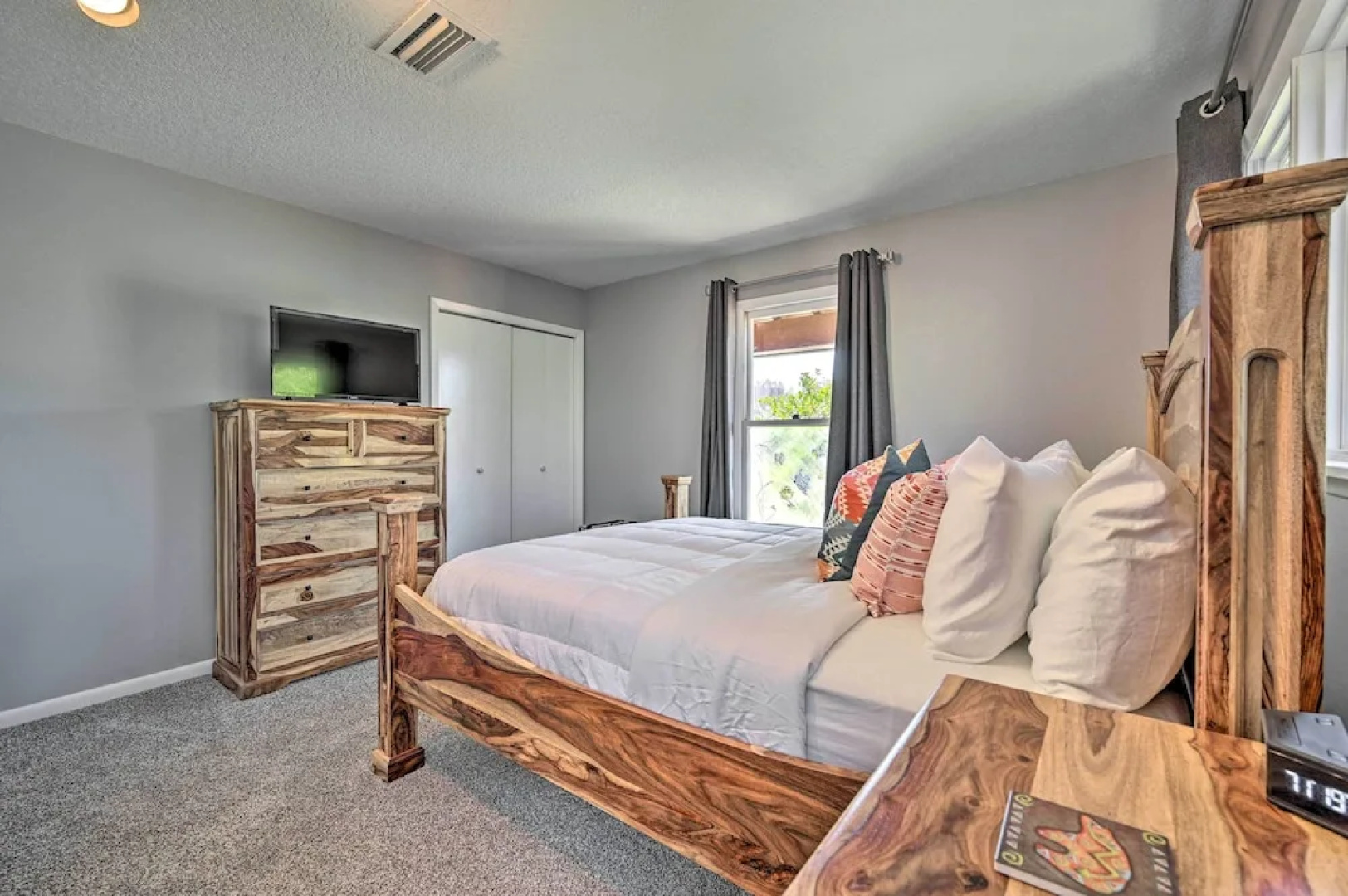 4 Mi to Main Street: Spacious Sedona Home