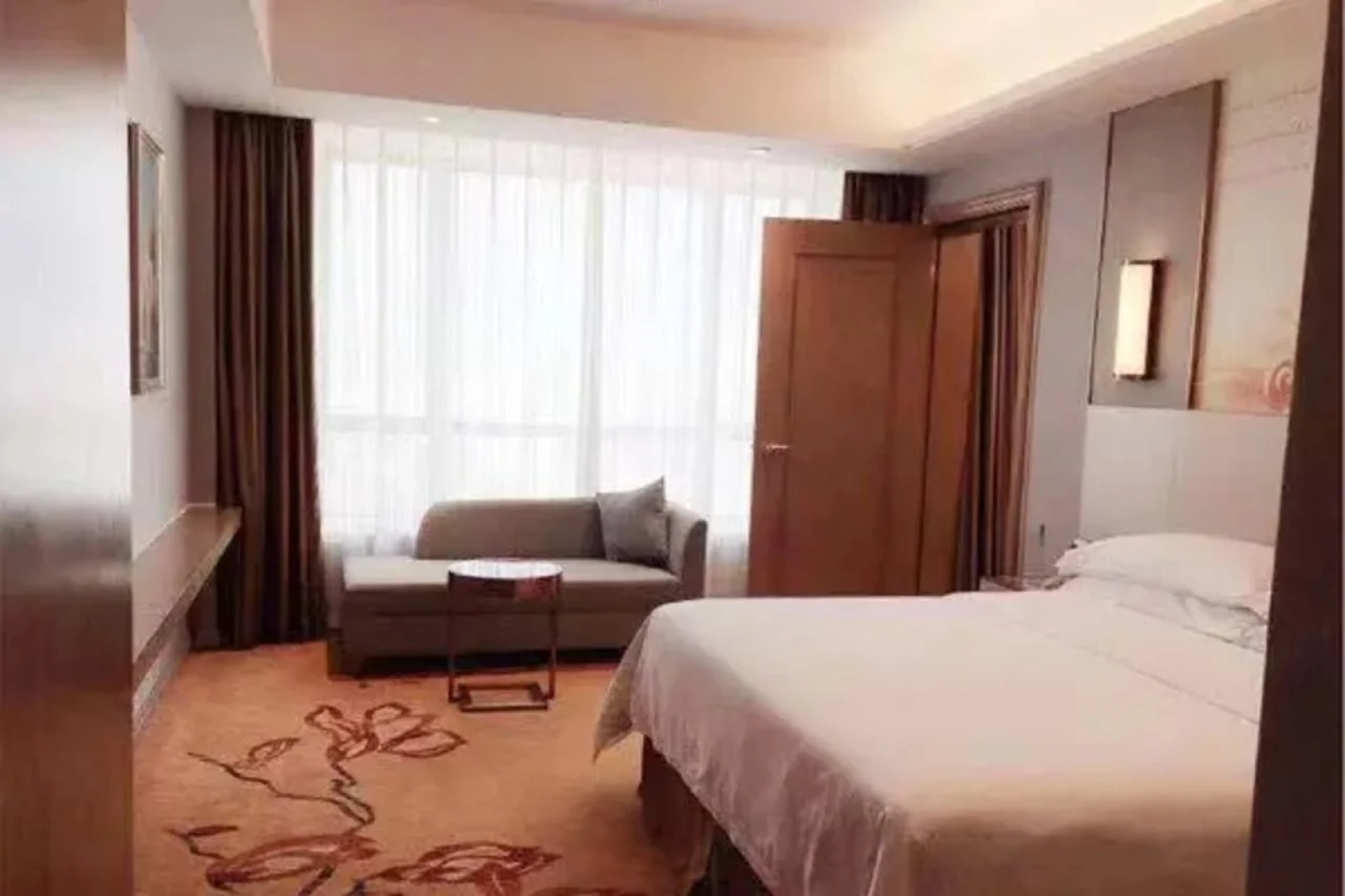 Vienna International Hotel (Haikou Old Town High-speed Railway Station)