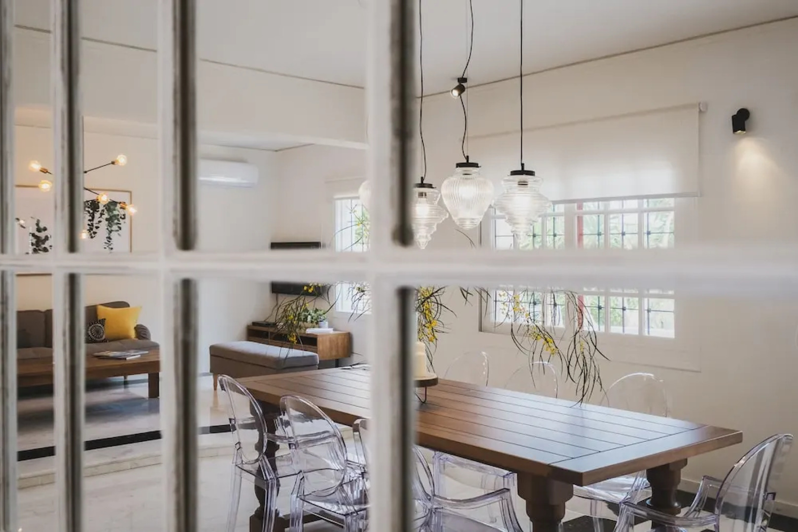 Mid-Century Modern Villa Vintage Charm