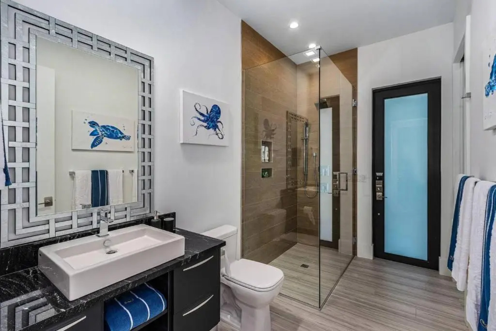 Beach 5 Min. Walk-Luxurious Modern Pool Home