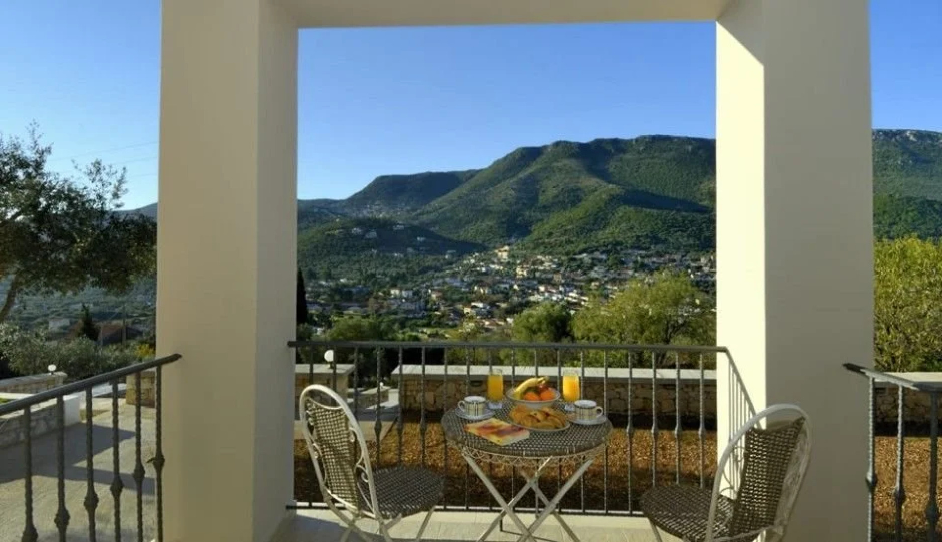 Adastra Ithaca Luxury Suites