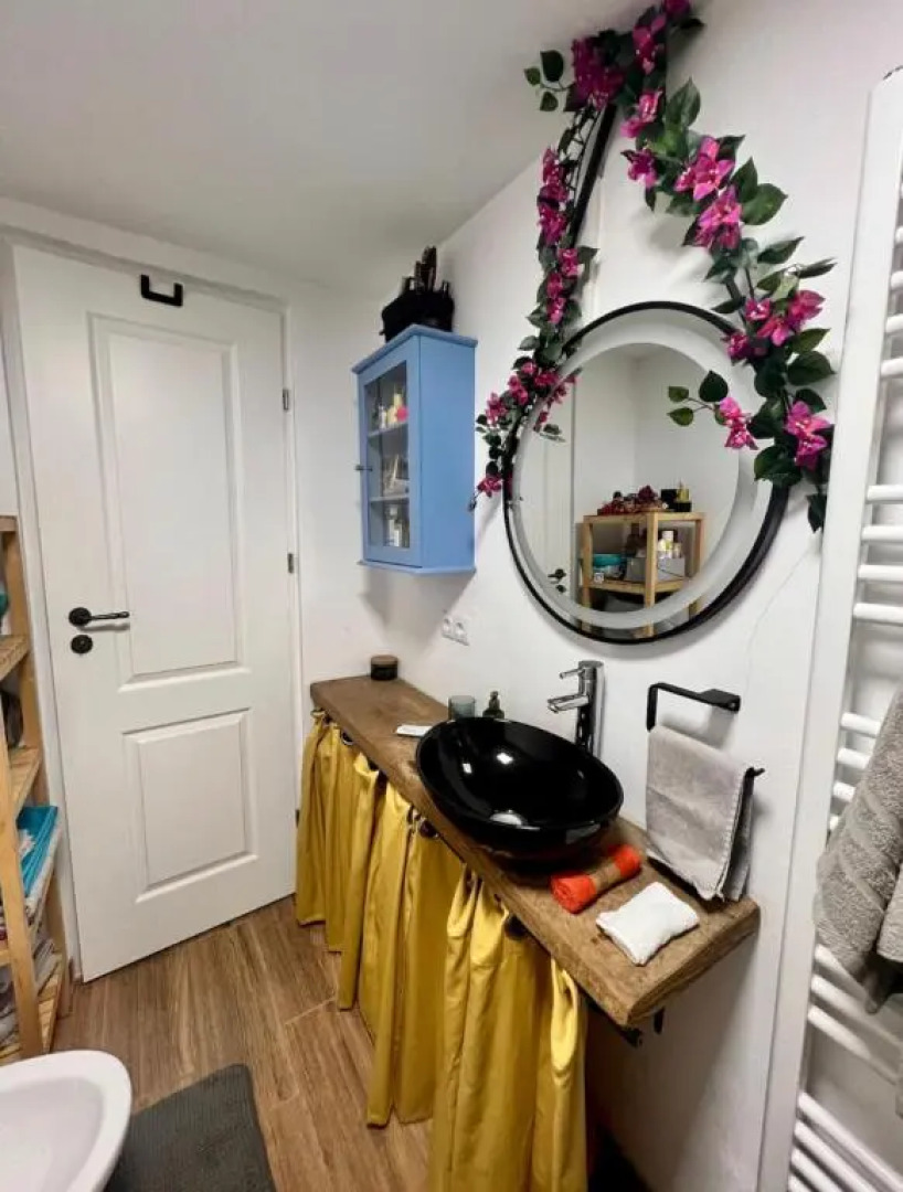 Cozy Contemporary Saxon Apartment