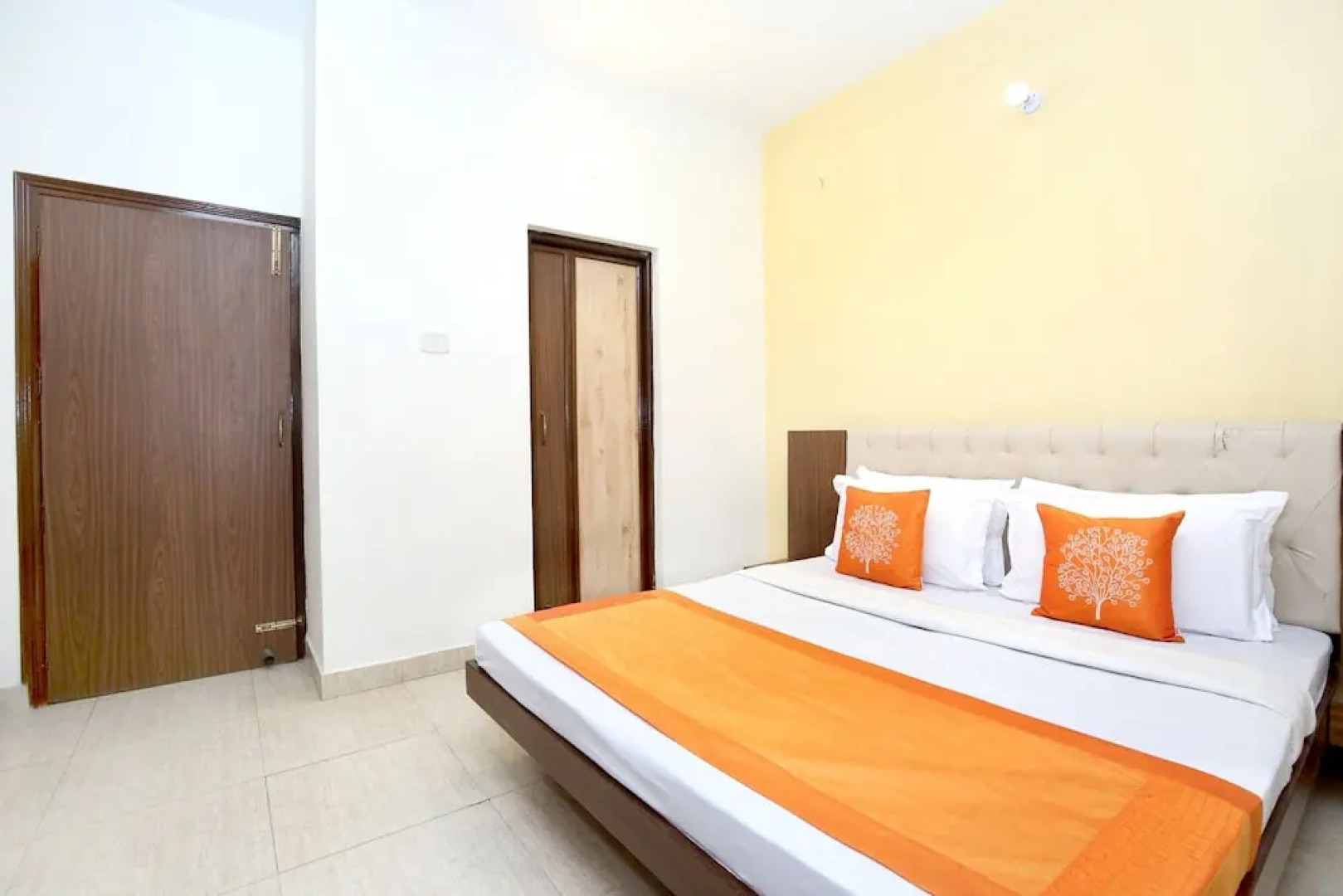 OYO 10976 Home Cheerful 2BHK Scenic Barog