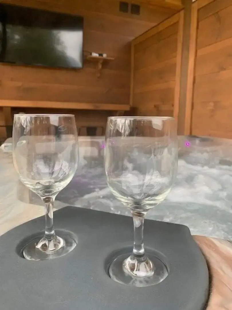 Take A Paws - 3 Bedrooms, 3 Baths, Sleeps 8 1 Cabin by RedAwning