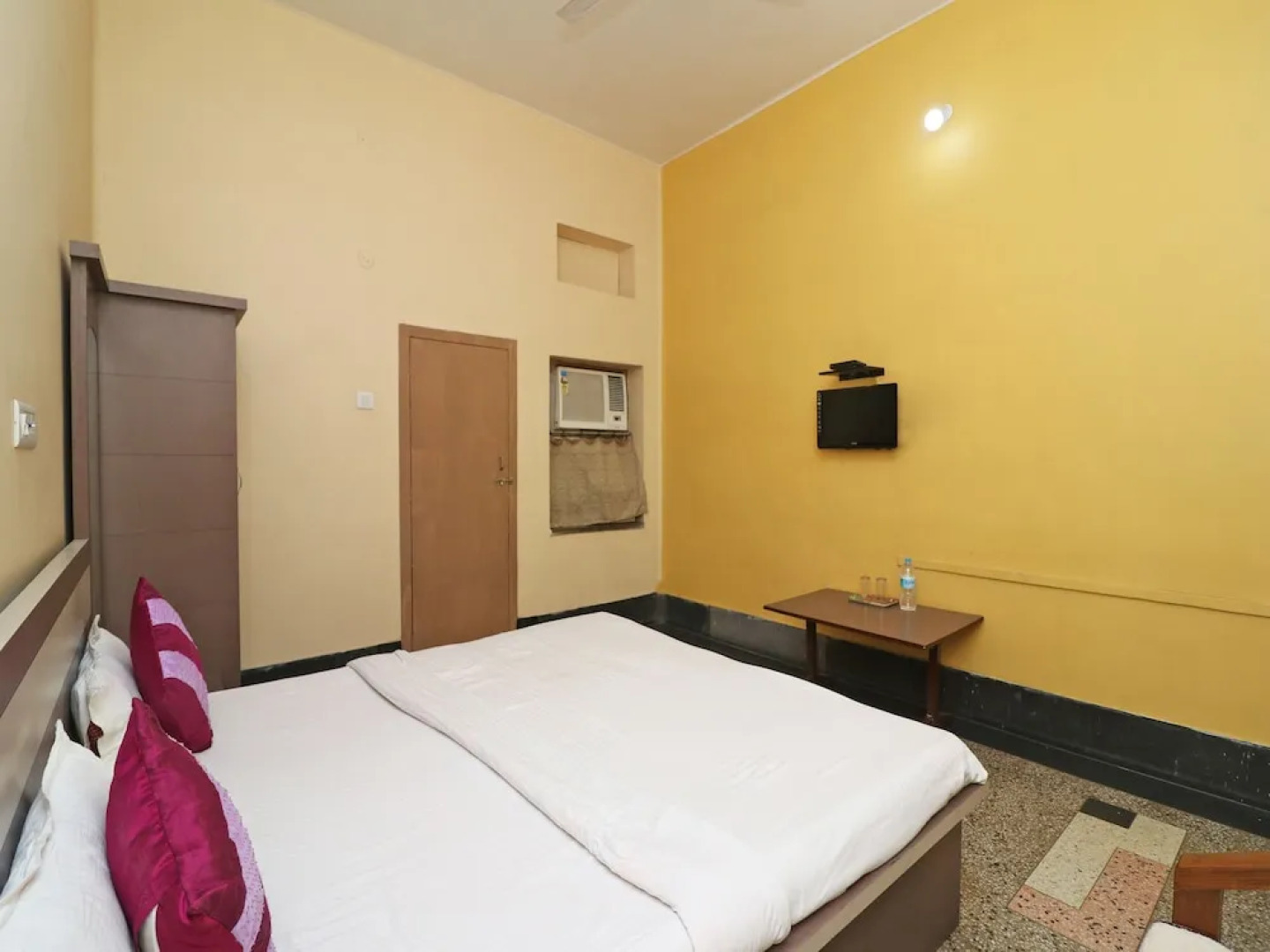 Spot On 39527 Hotel Saraogi