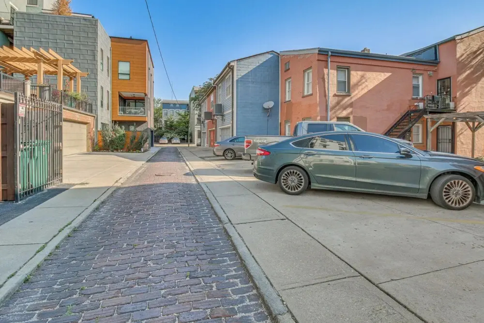 Vibrant Downtown Cincinnati Townhome w/ Sauna!