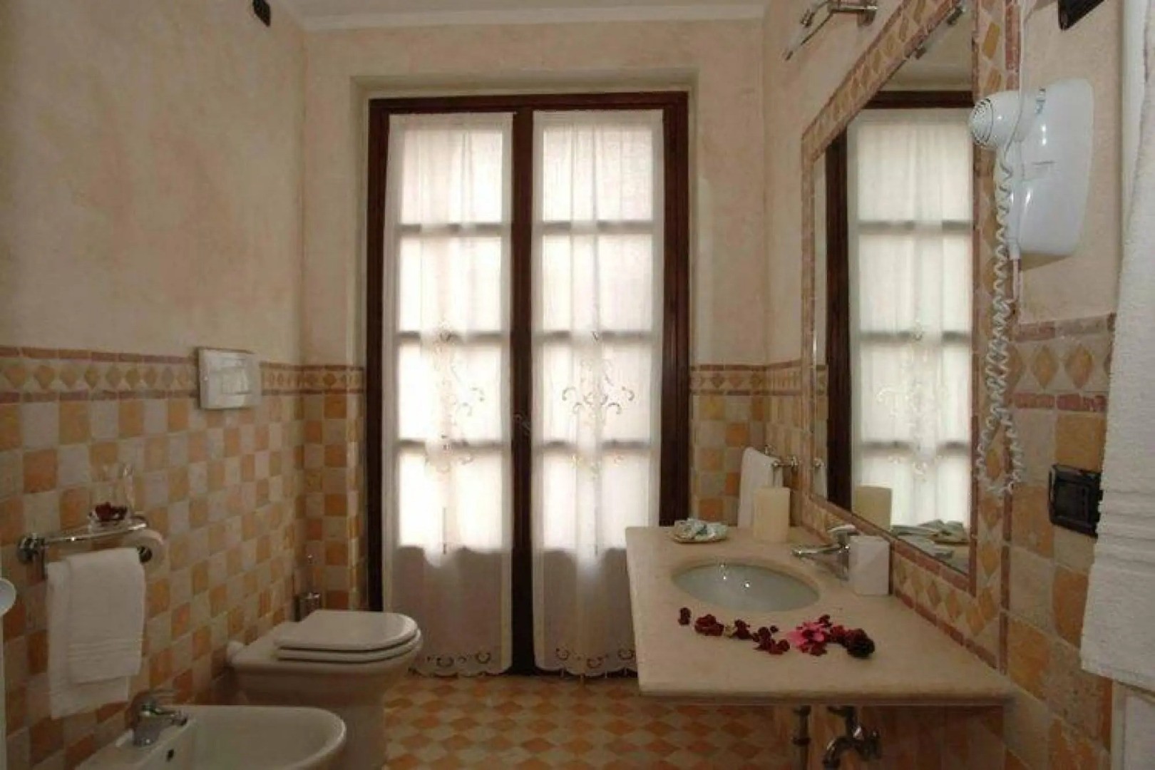 Fabulous Mansion in Nizza Monferrato with Swimming Pool