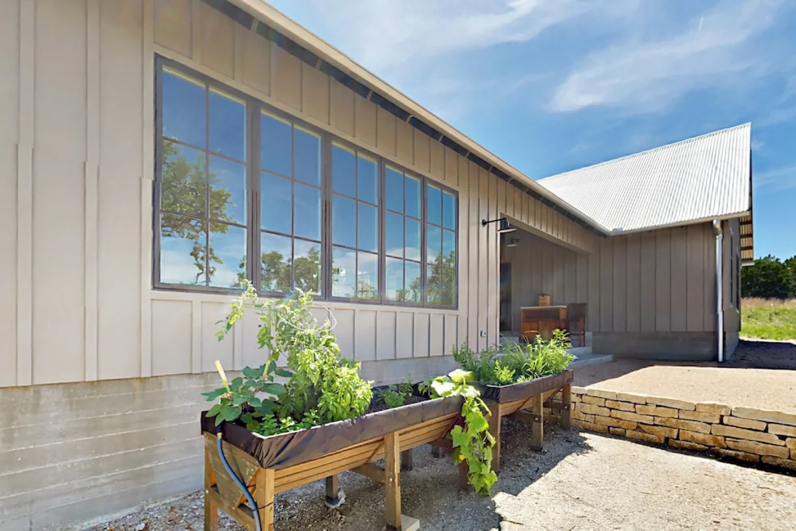 Hill Country Home - 3 Br home by RedAwning