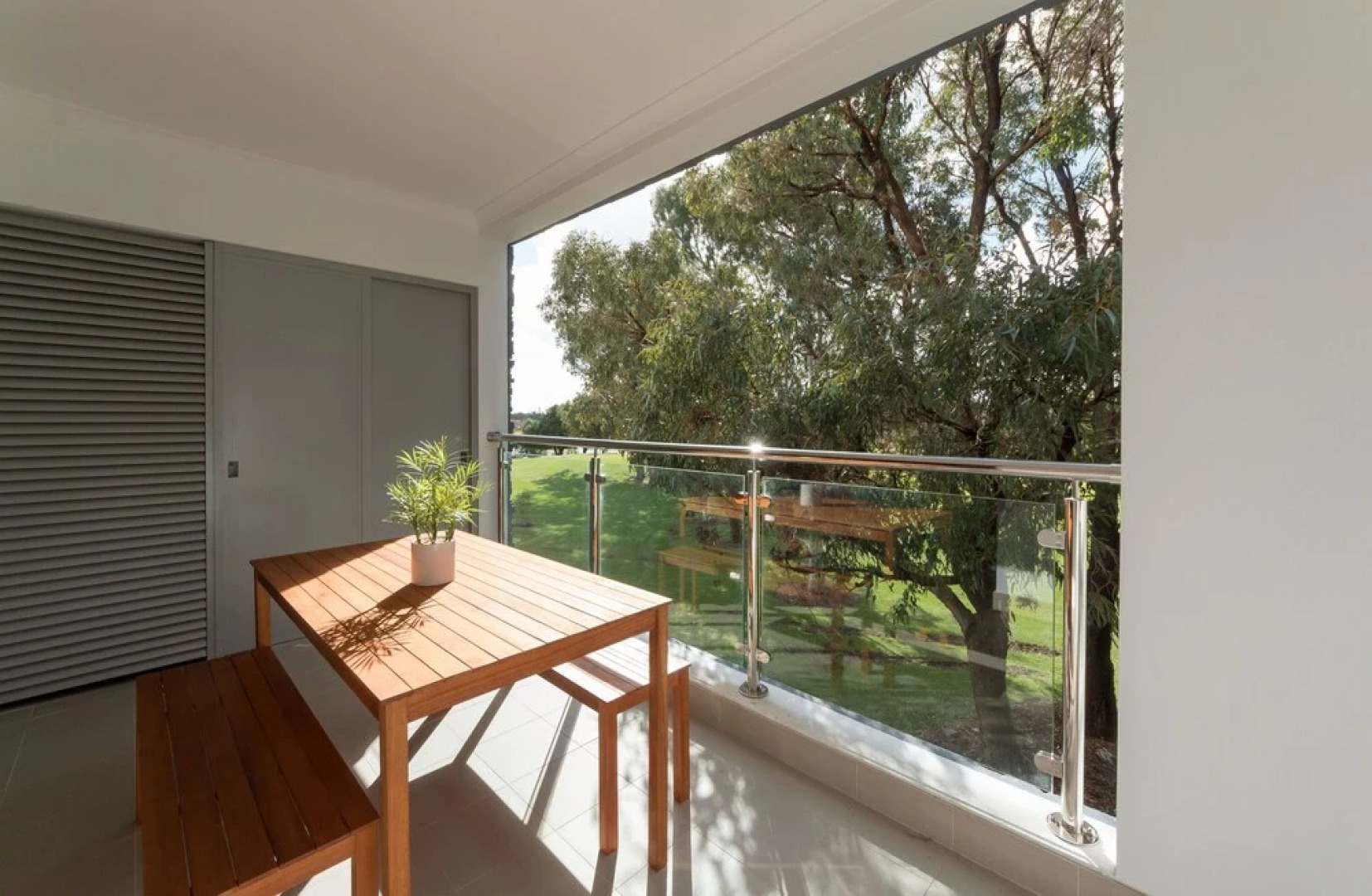 Lakeview Apartment Suite 17