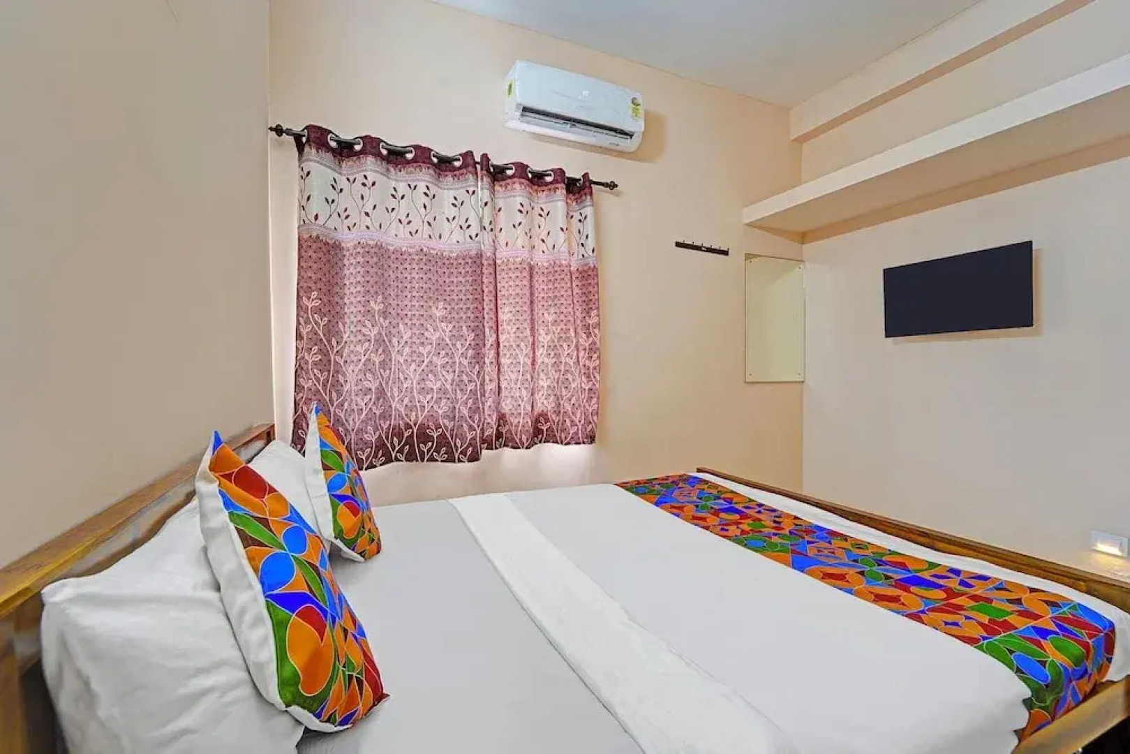 Fabhotel Praneeth Residency