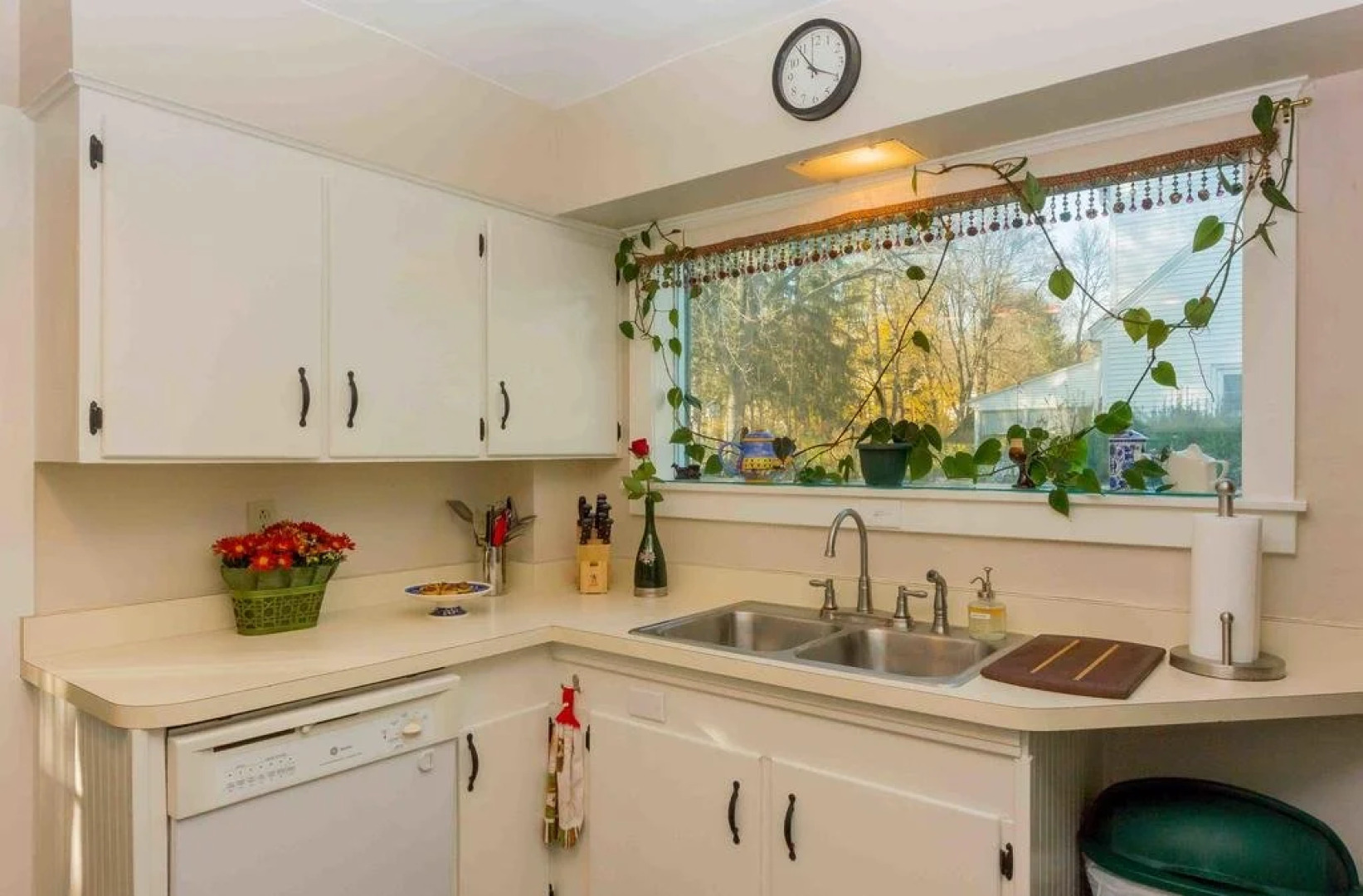 Enchanted Cottage on Glen - Entire House Rental