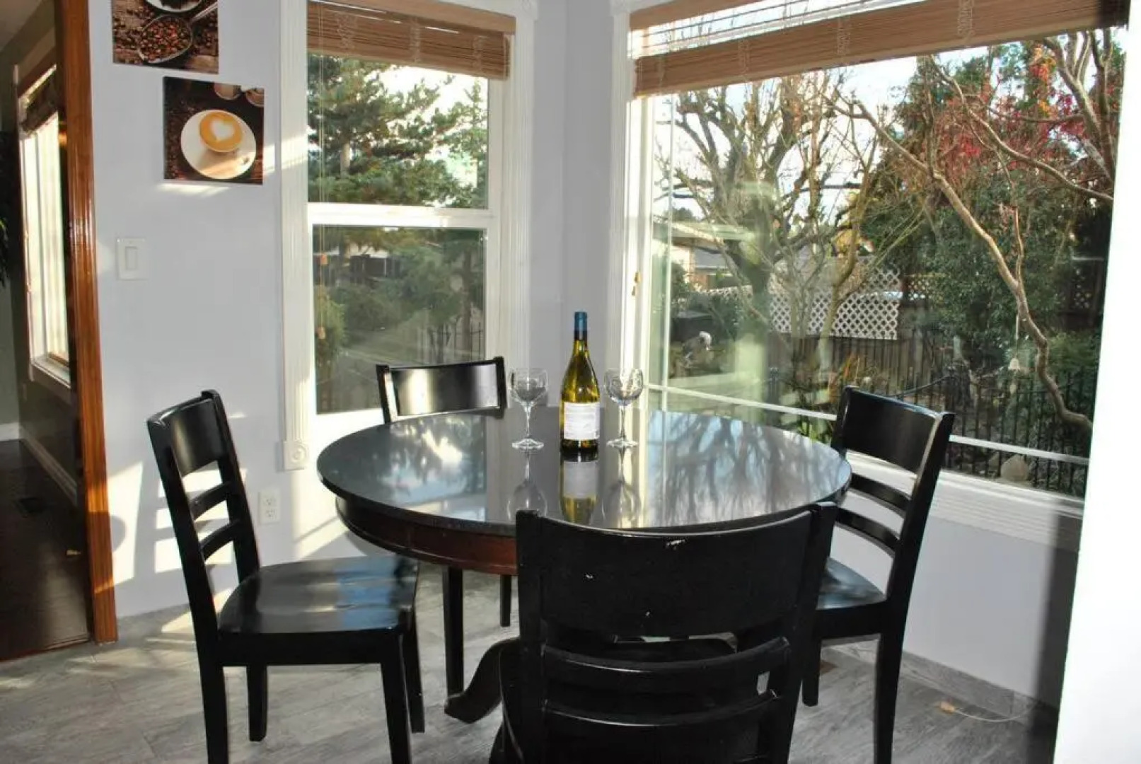 Huge Bdrms on main-Charming vacation home for 19