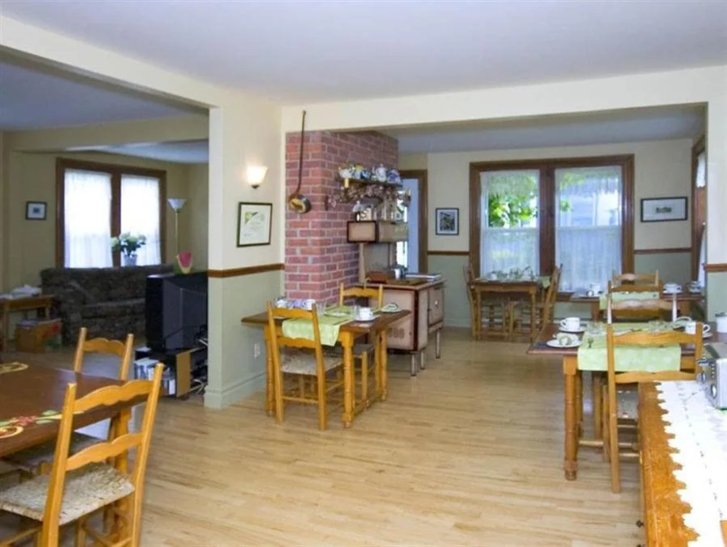 Une Fleur au Bord de l'Eau