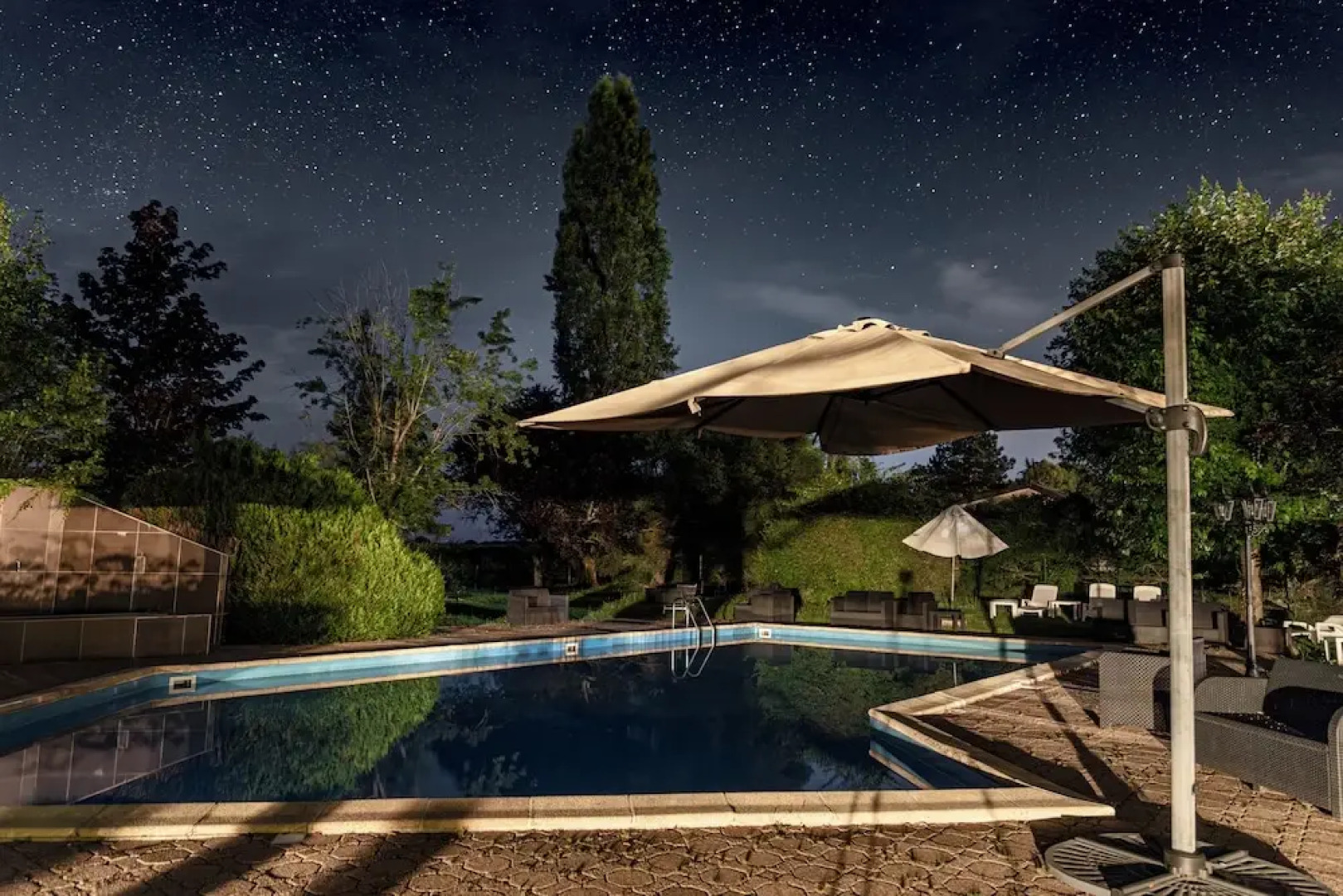 Le relais fleuri, Hôtel et restaurant Logis - Avallon