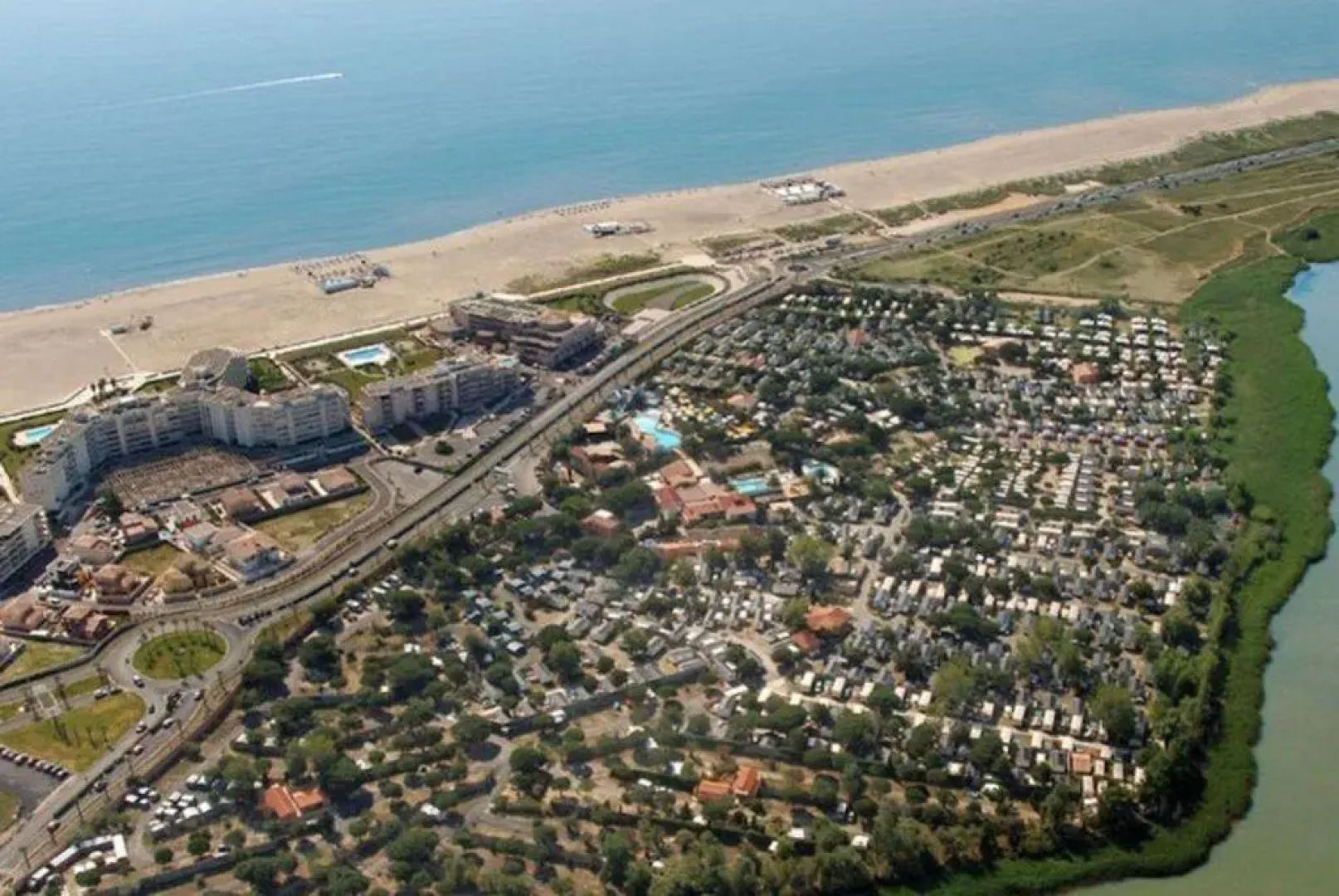 PARTICULIER LOUE MOBILE HOME GAMME EXCELLENCE 6 PERSONNES CANET PLAGE Camping Mar Estang