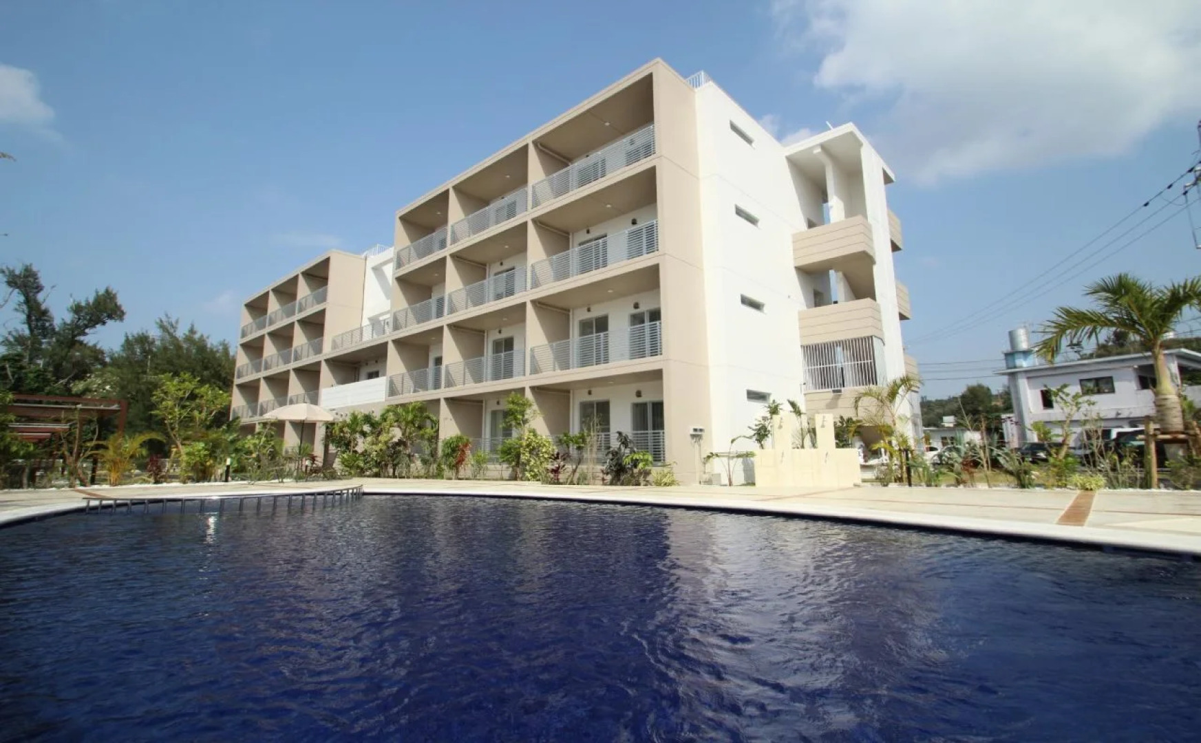 Resort Class Inn Onna