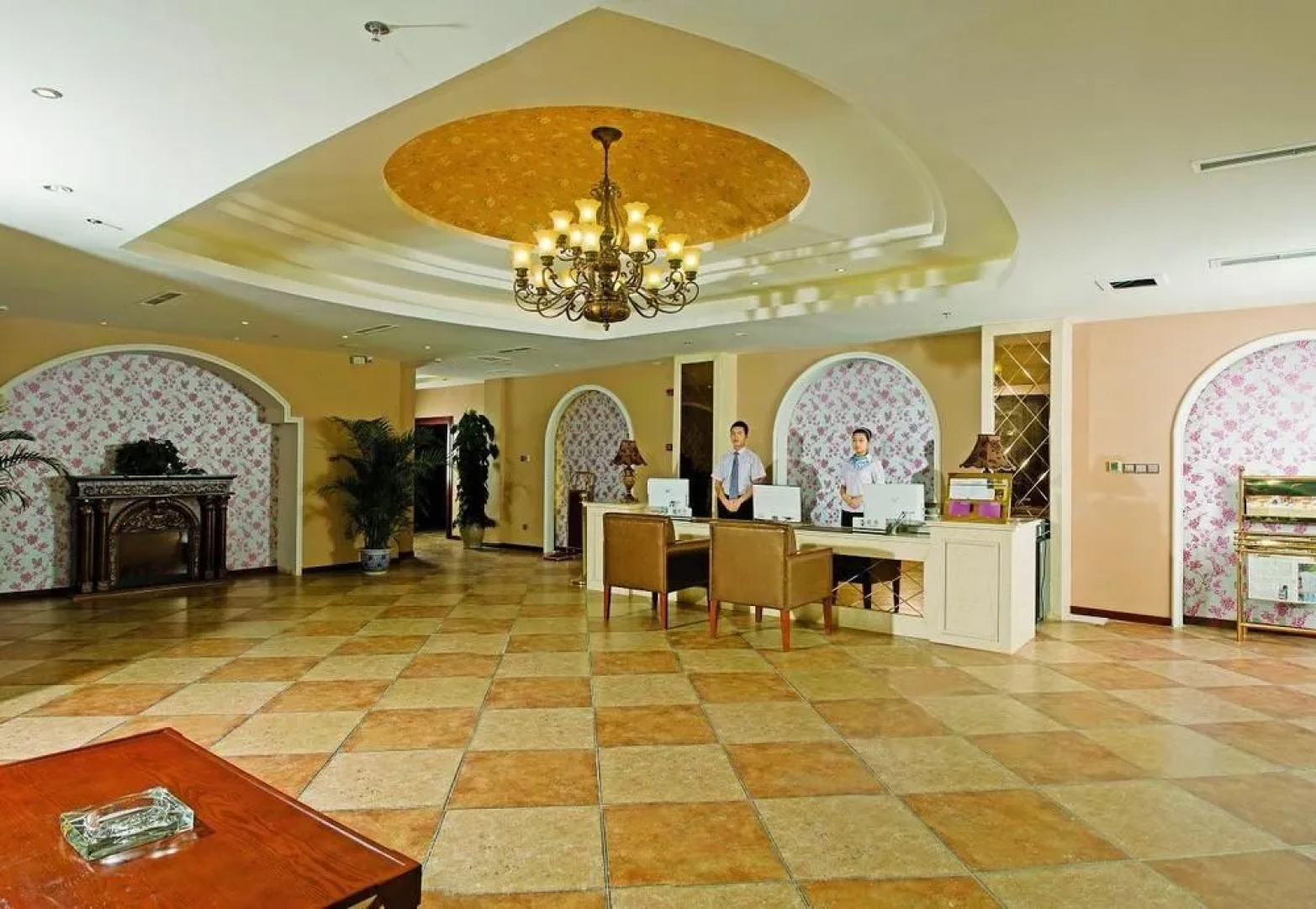 Chengdu Care U Well Hotel