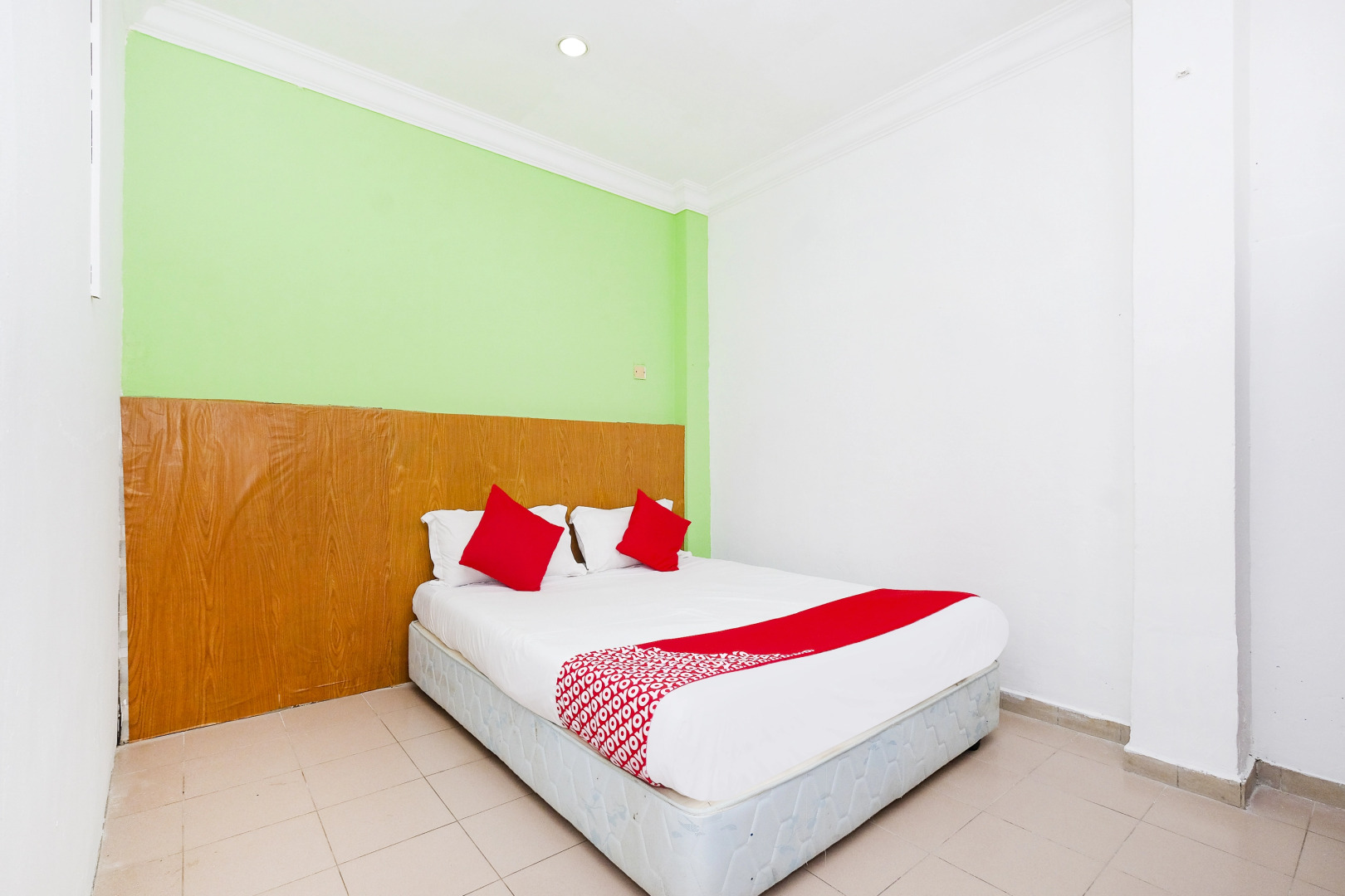 OYO 850 Gold Star Hotel