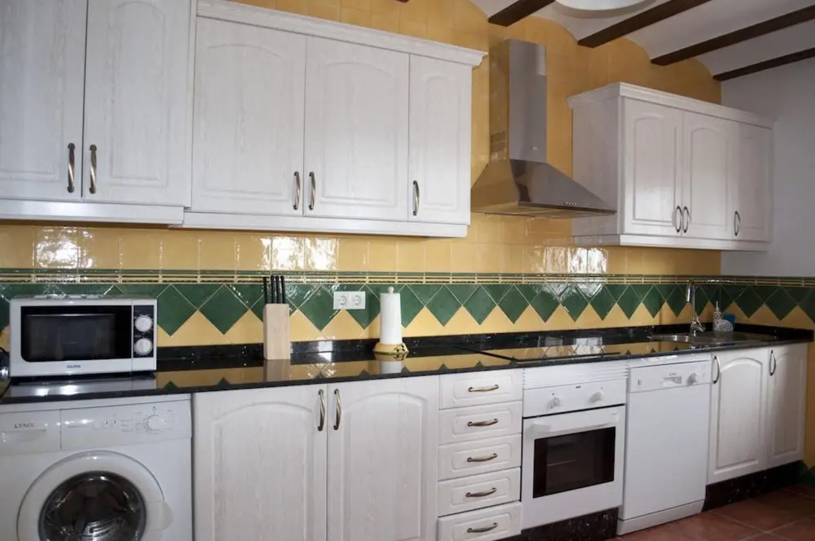 House With 4 Bedrooms in Yeste, With Wonderful Mountain View, Pool Access and Enclosed Garden